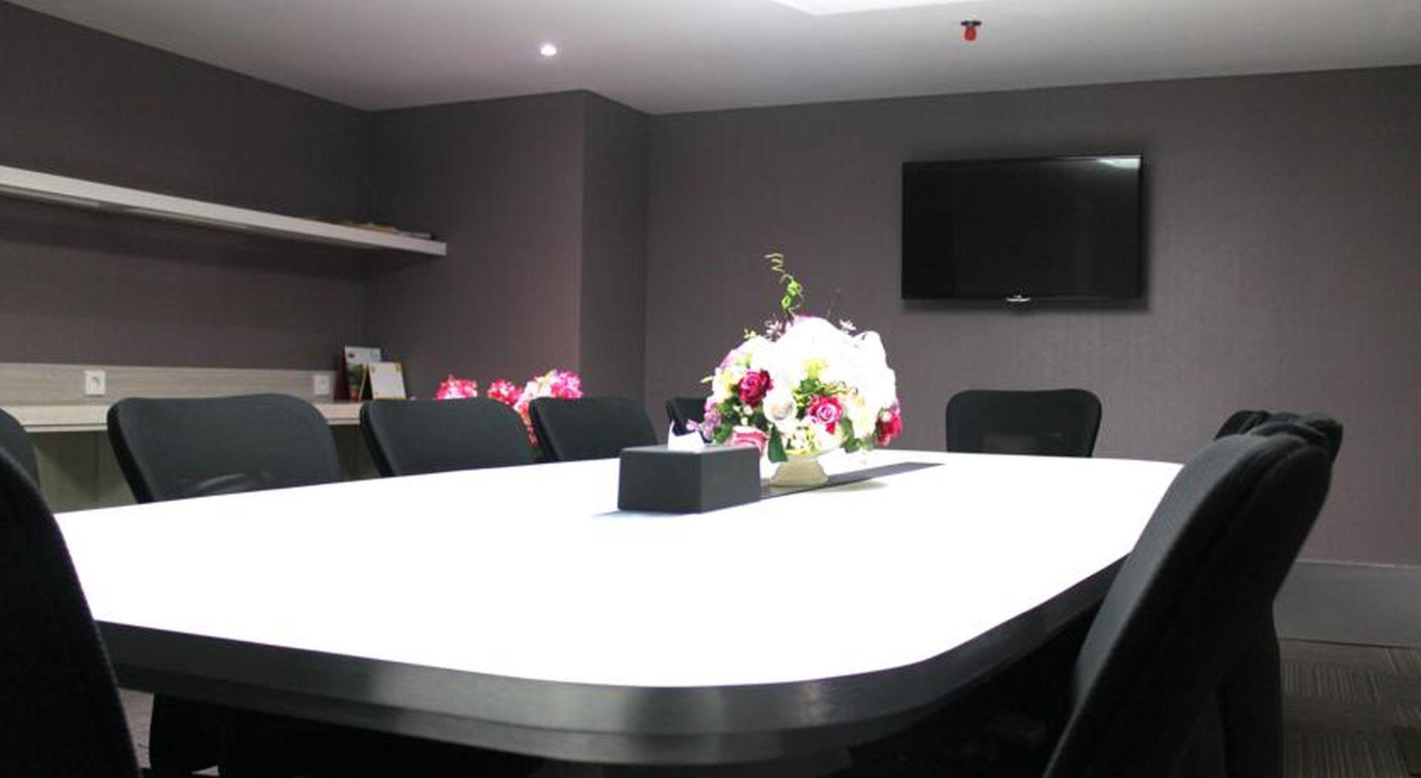 Brits Puri Indah Hotel 3*