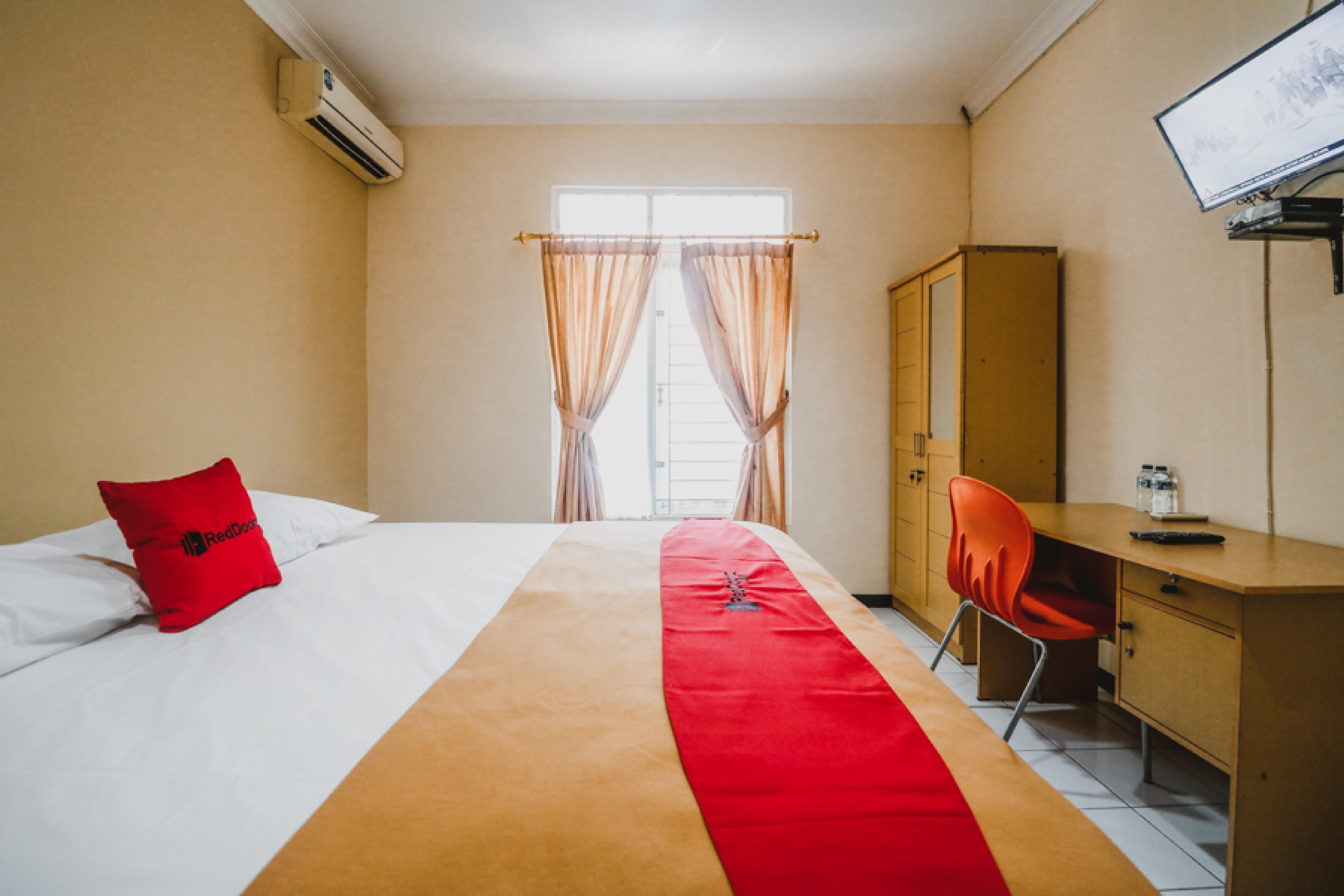 Guest house Reddoorz At Jalan Gatot Subroto 2*