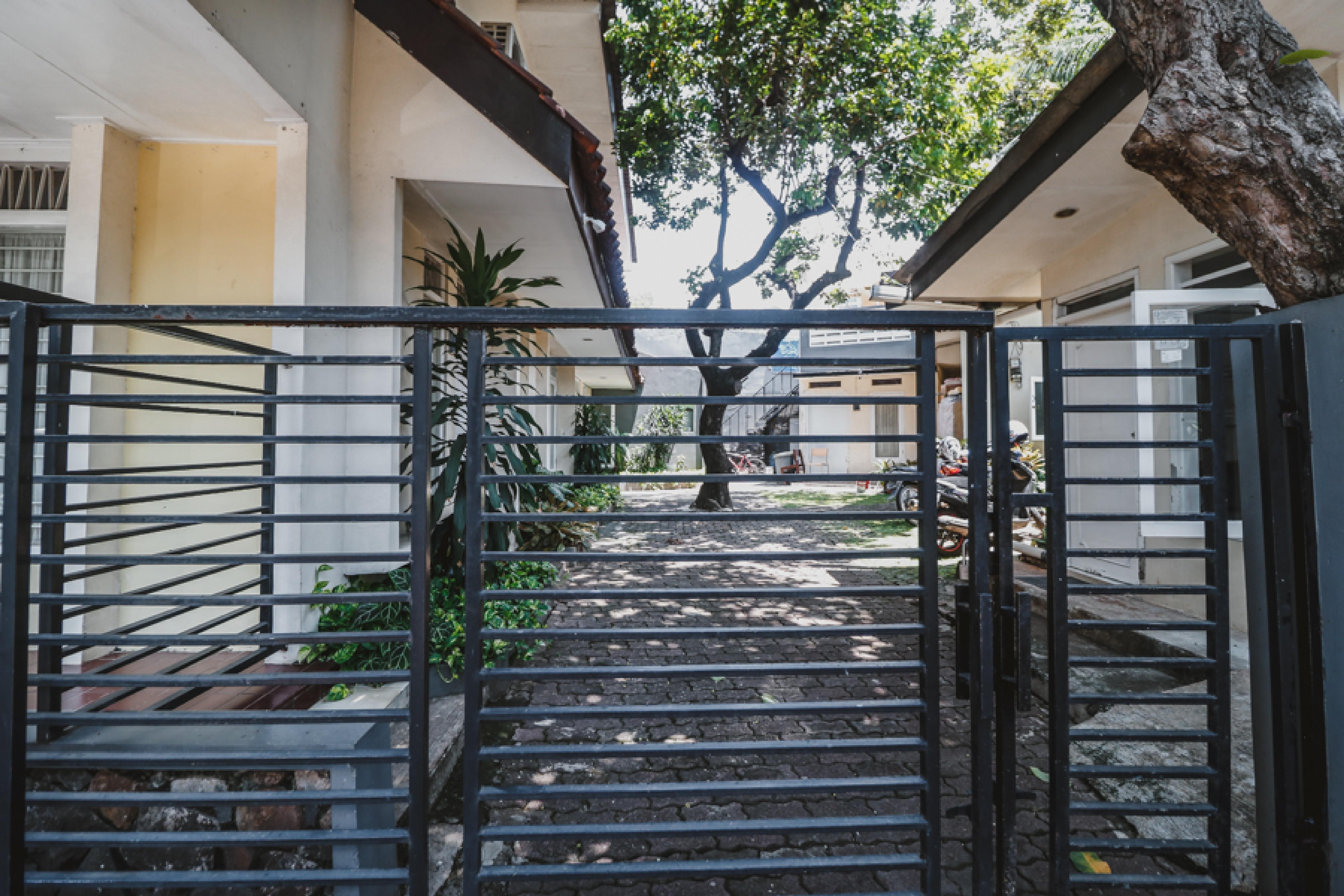 Reddoorz At Jalan Gatot Subroto Guest house
