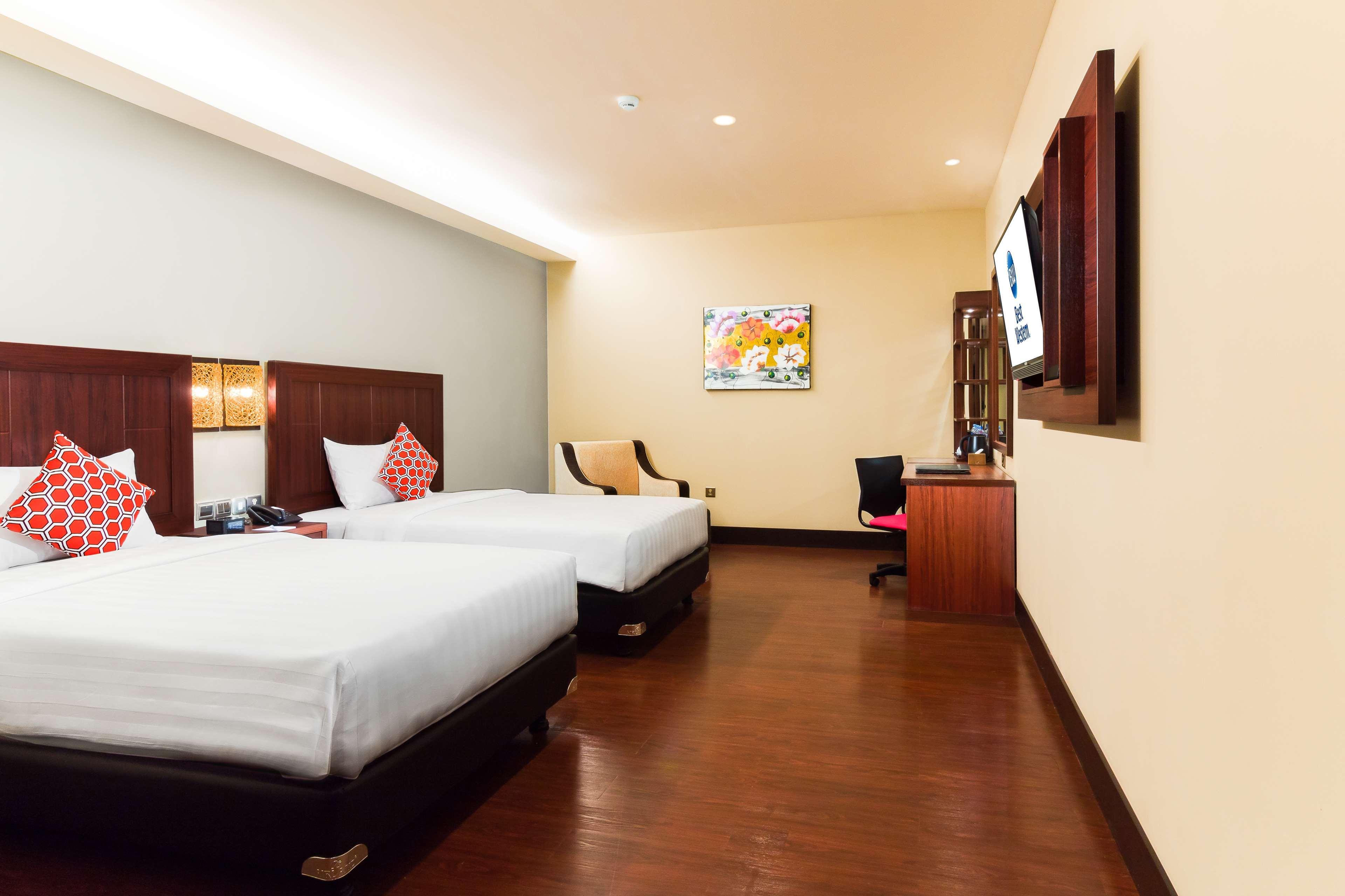 Western Senayan 3*