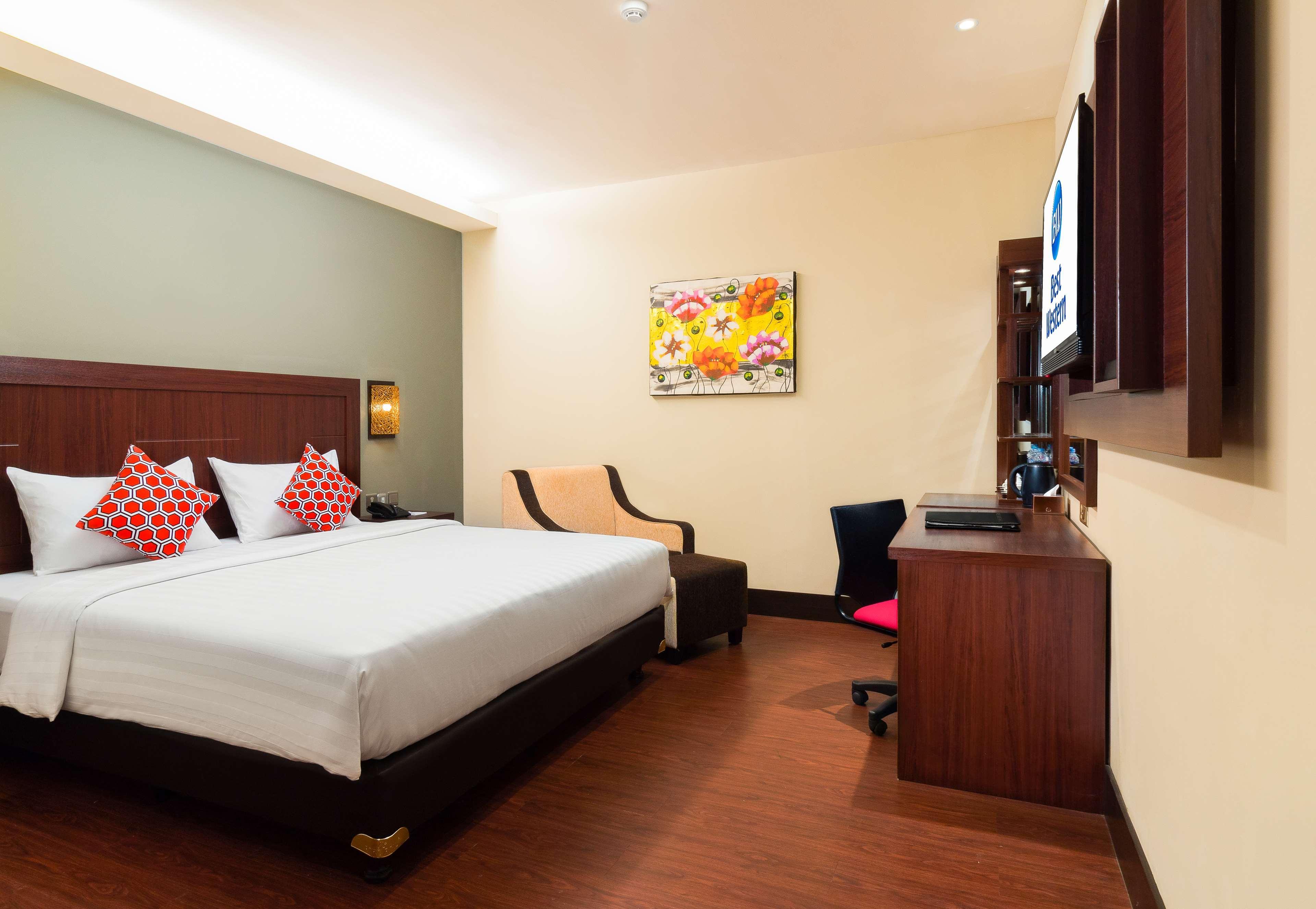 Hotel Western Senayan 3*