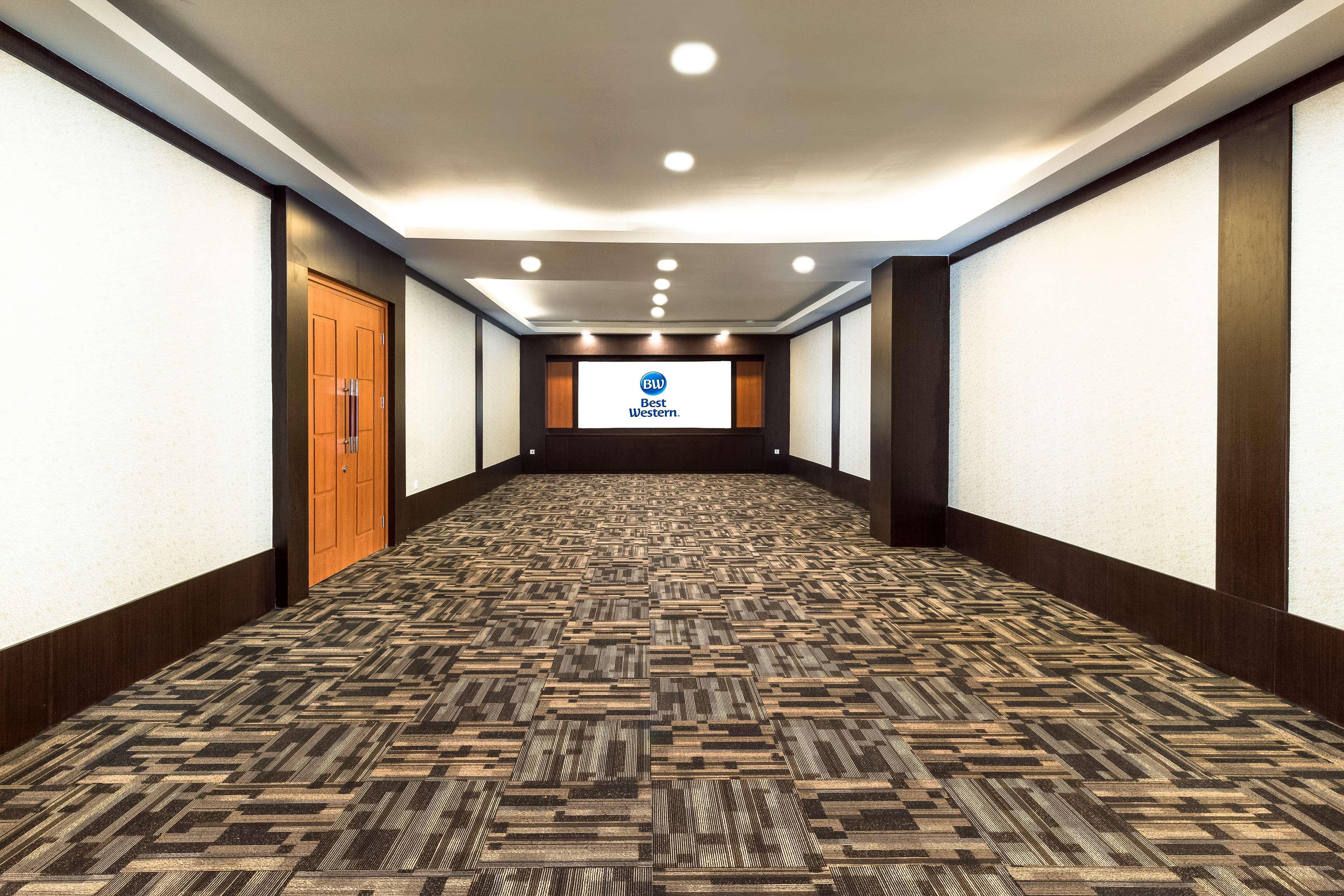 Hotel Western Senayan 3*