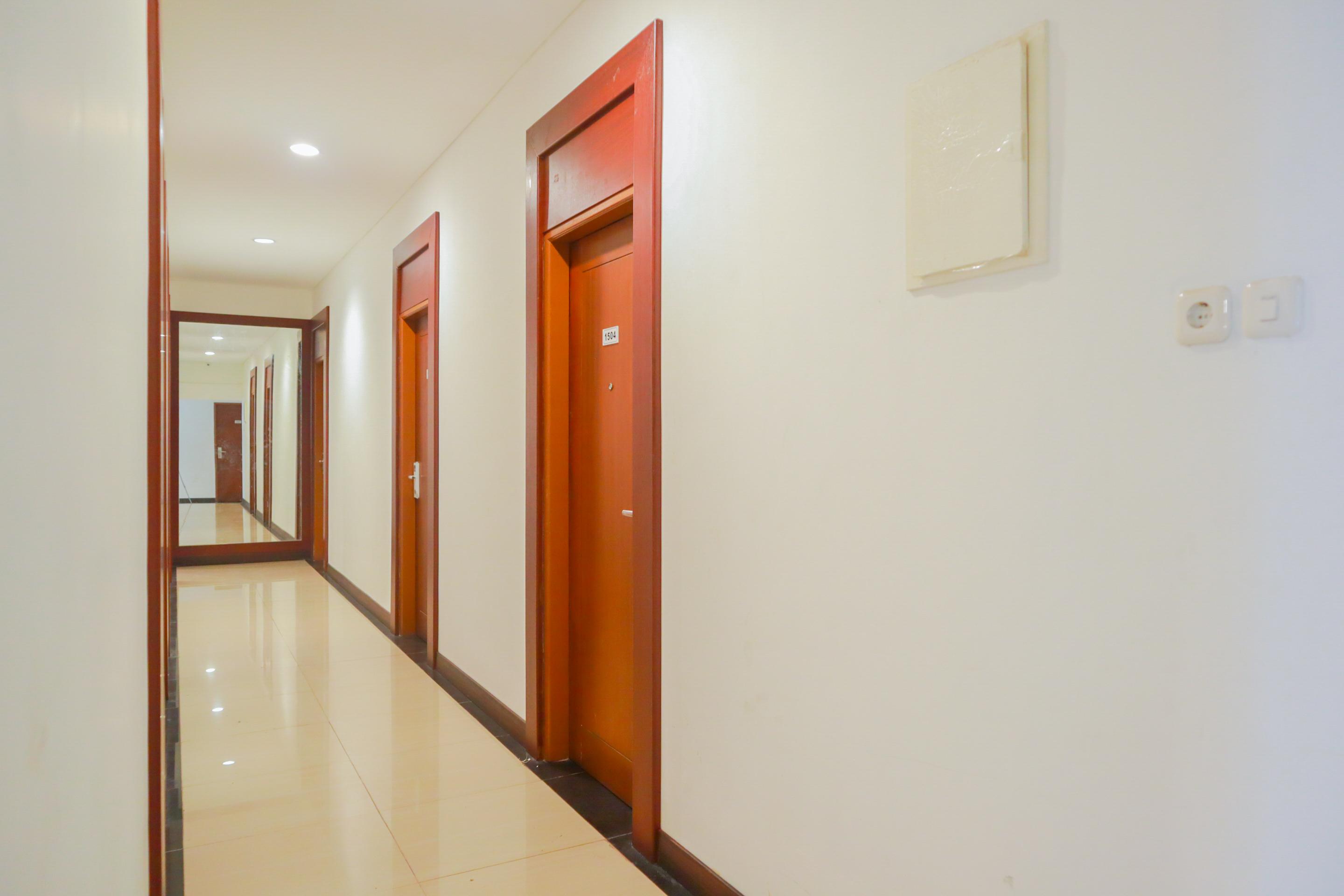 Khách sạn Urbanview Bes Mangga Besar By Reddoorz 3*