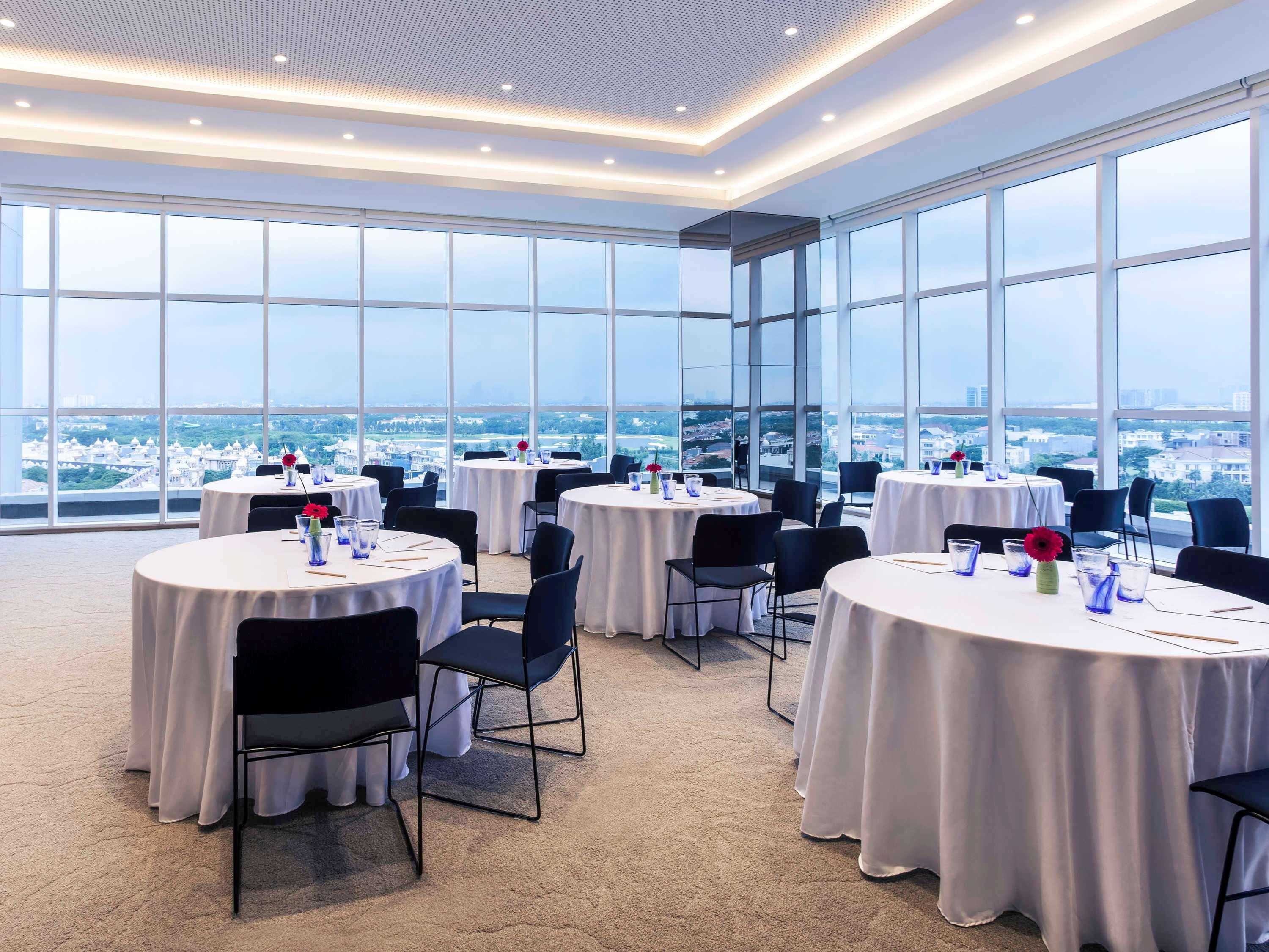 Khách sạn Mercure Pantai Indah Kapuk