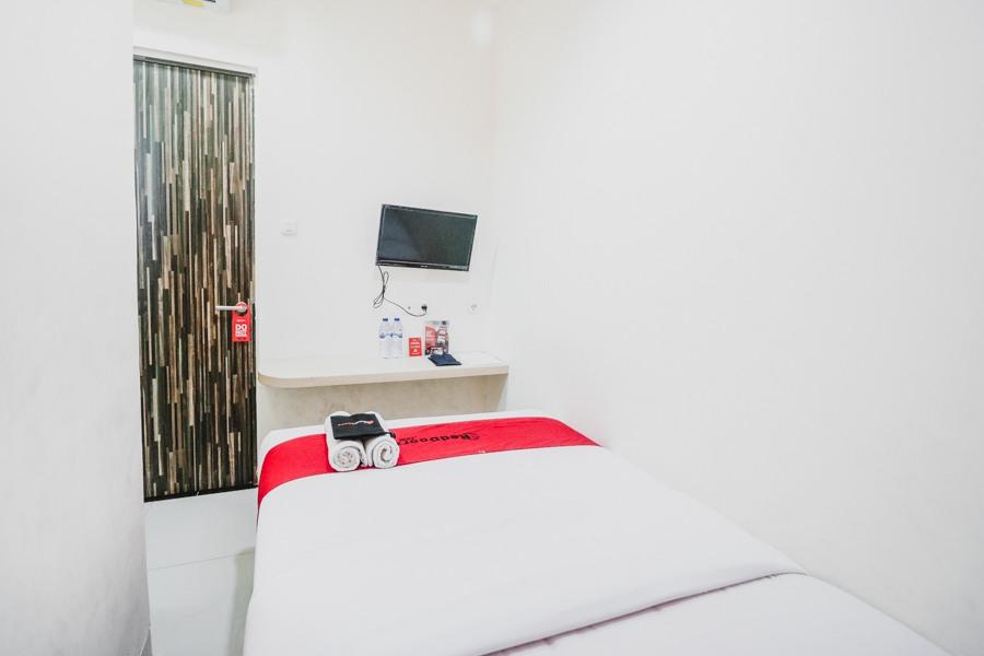 Reddoorz Near Mall Ciputra 3*