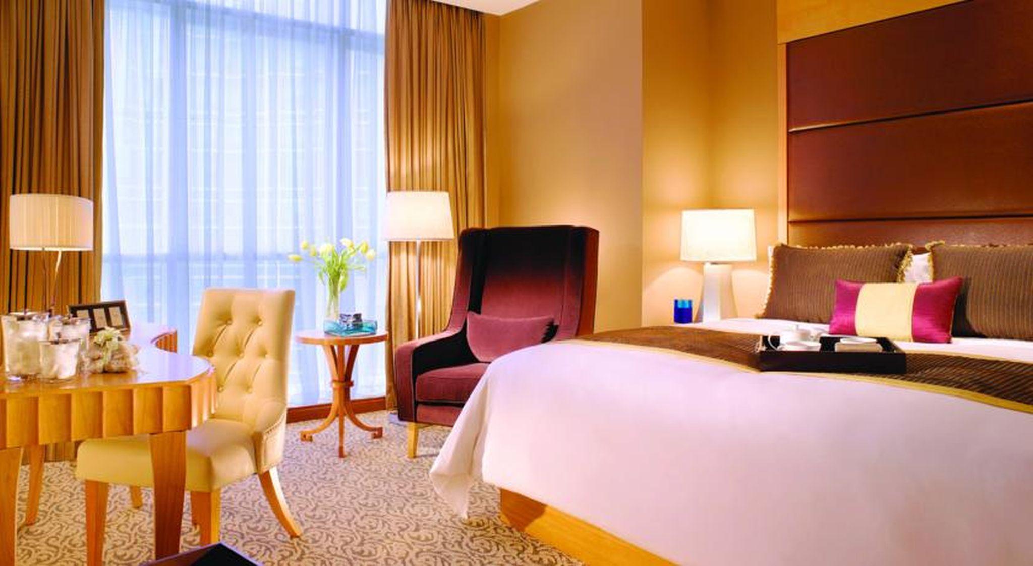 Oakwood Premier Cozmo Aparthotel