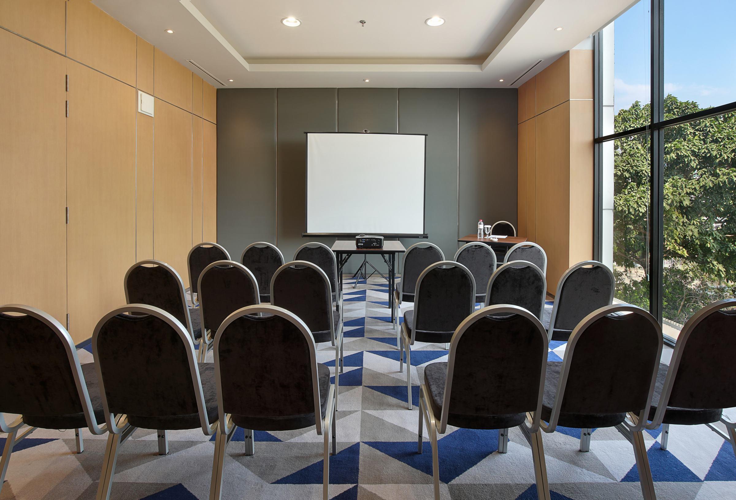 Swiss-belinn Simatupang Hotel 3*