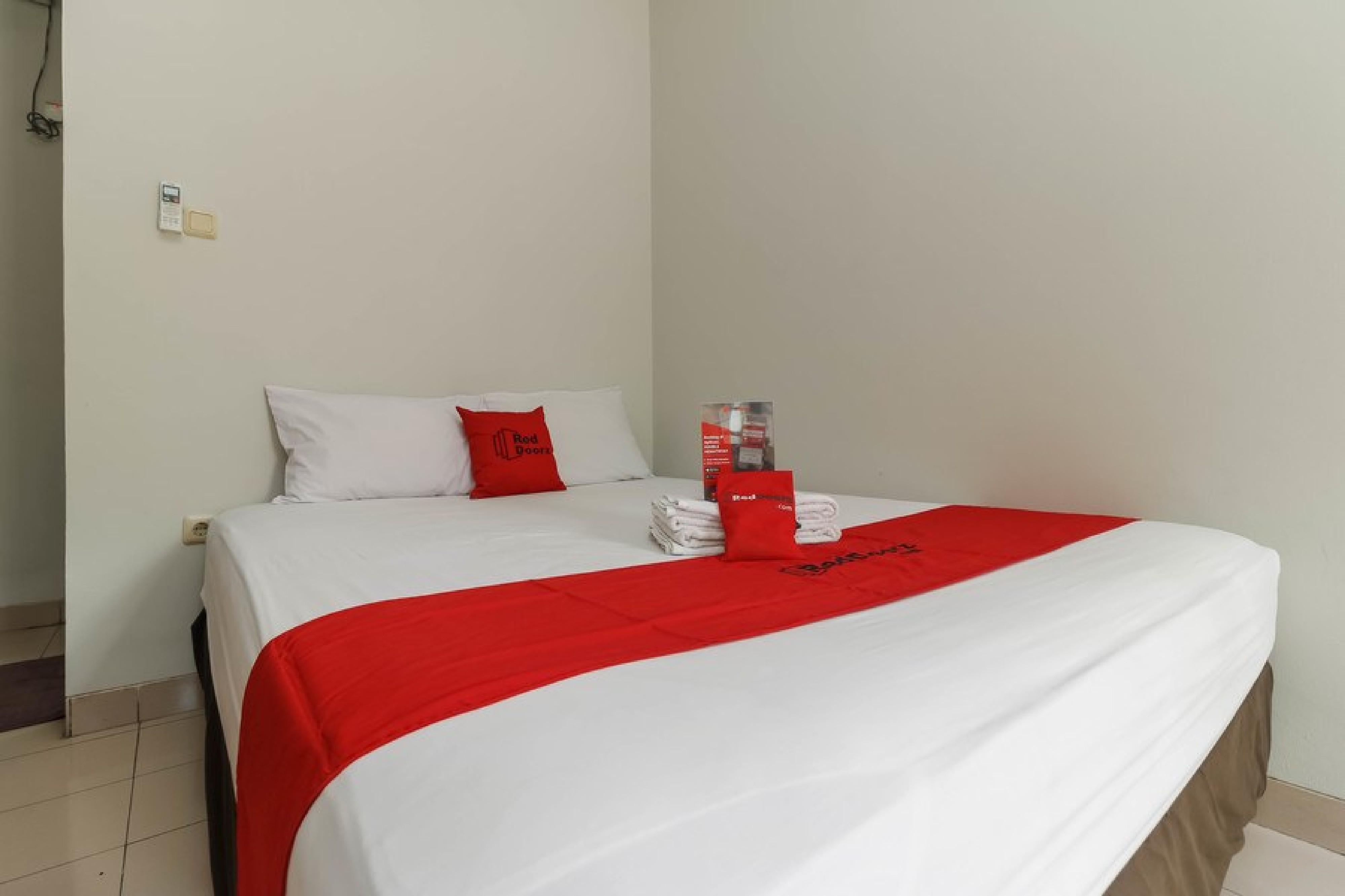 Guest house Reddoorz @ Karet Pedurenan 3 3*