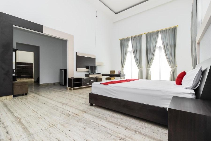 Reddoorz Premium Near Stasiun Lenteng Agung Jakarta