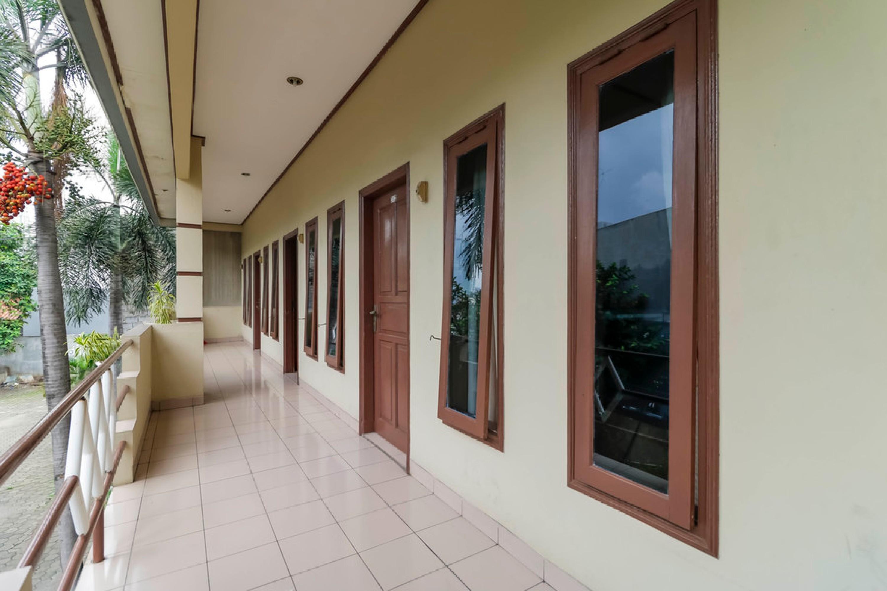 Reddoorz @ Karet Pedurenan 3 Guest house