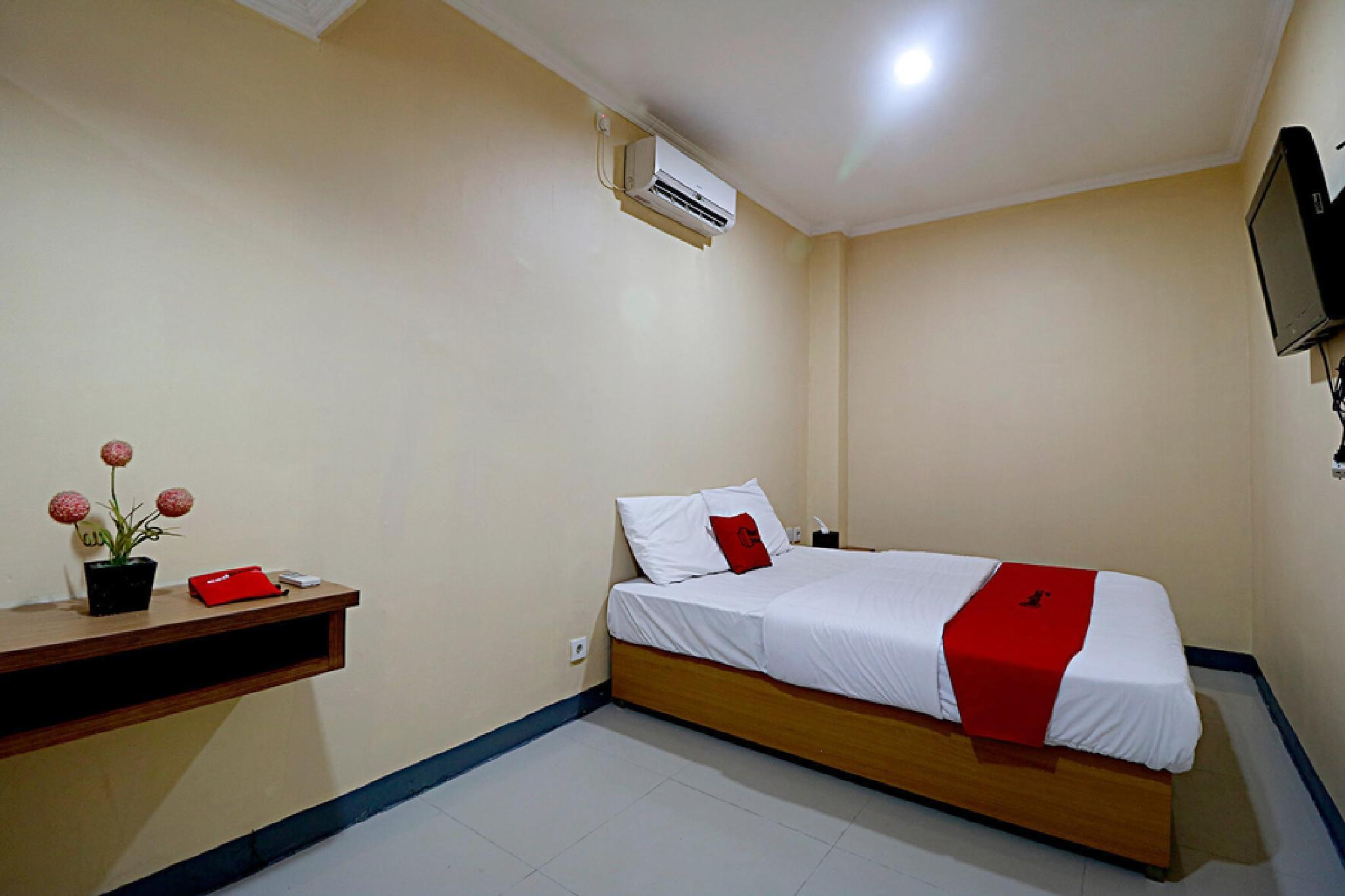 Rumah tetamu Reddoorz Near Itc Cempaka Mas 2*