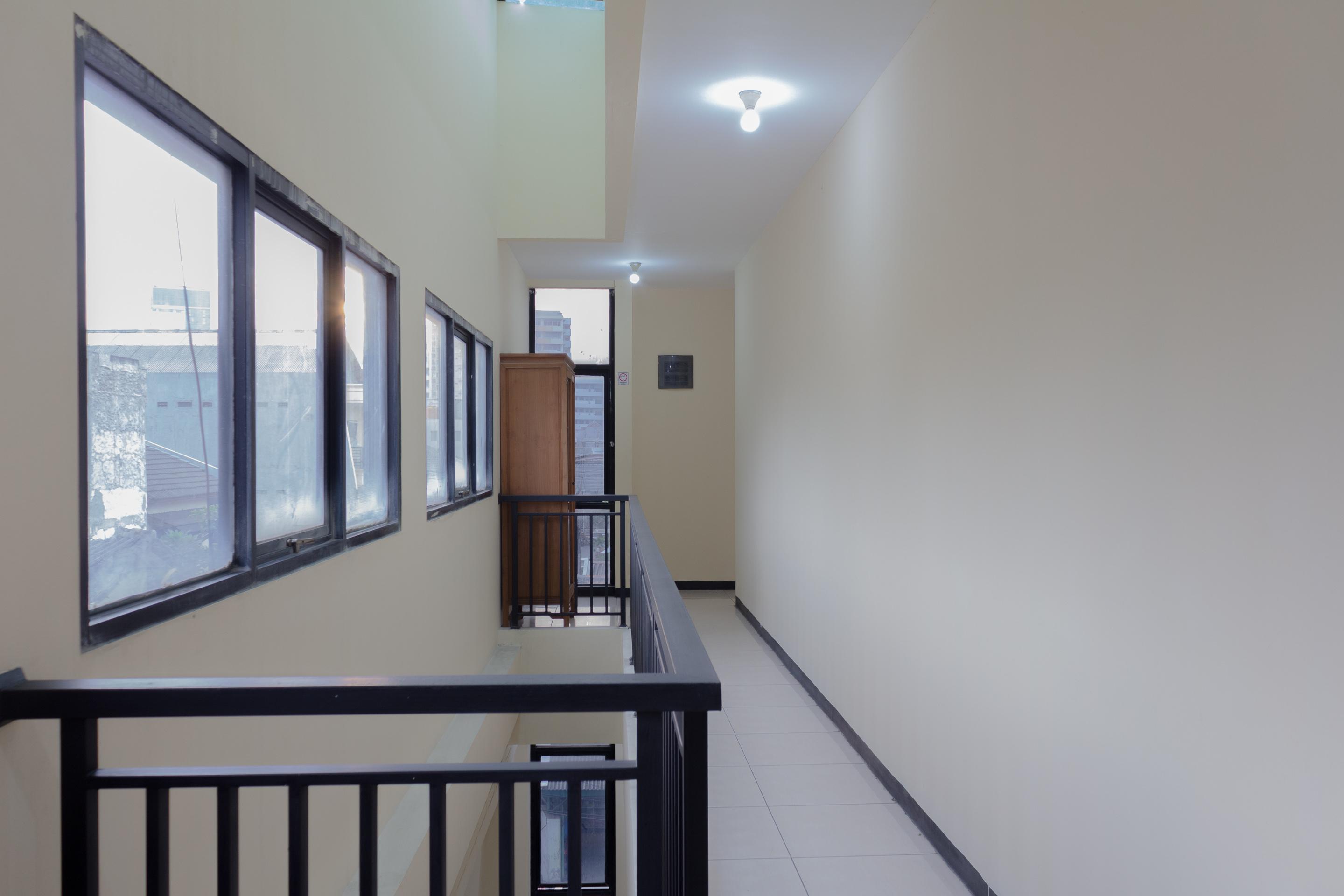 Capital O 137 Permata Tawakal Hotel