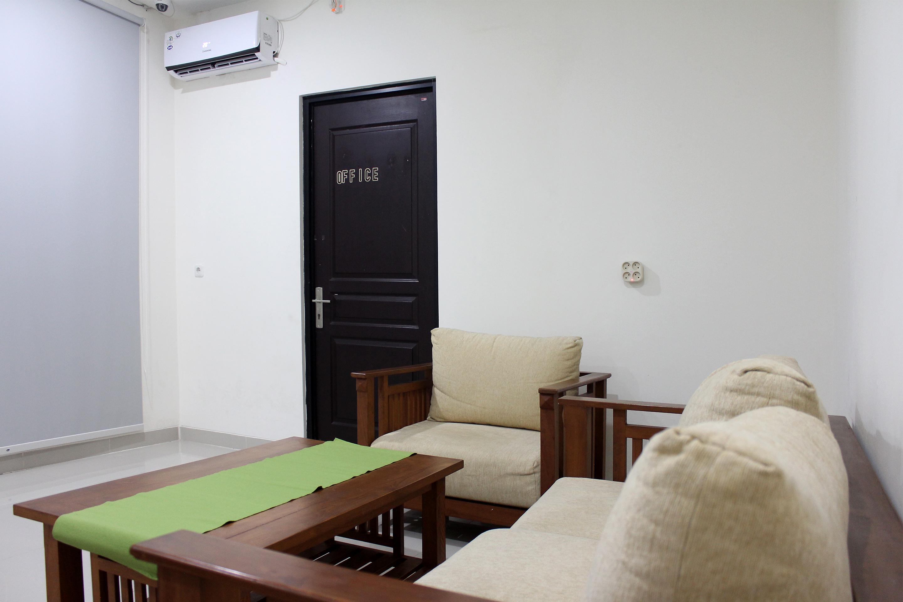 Capital O 137 Permata Tawakal 3*