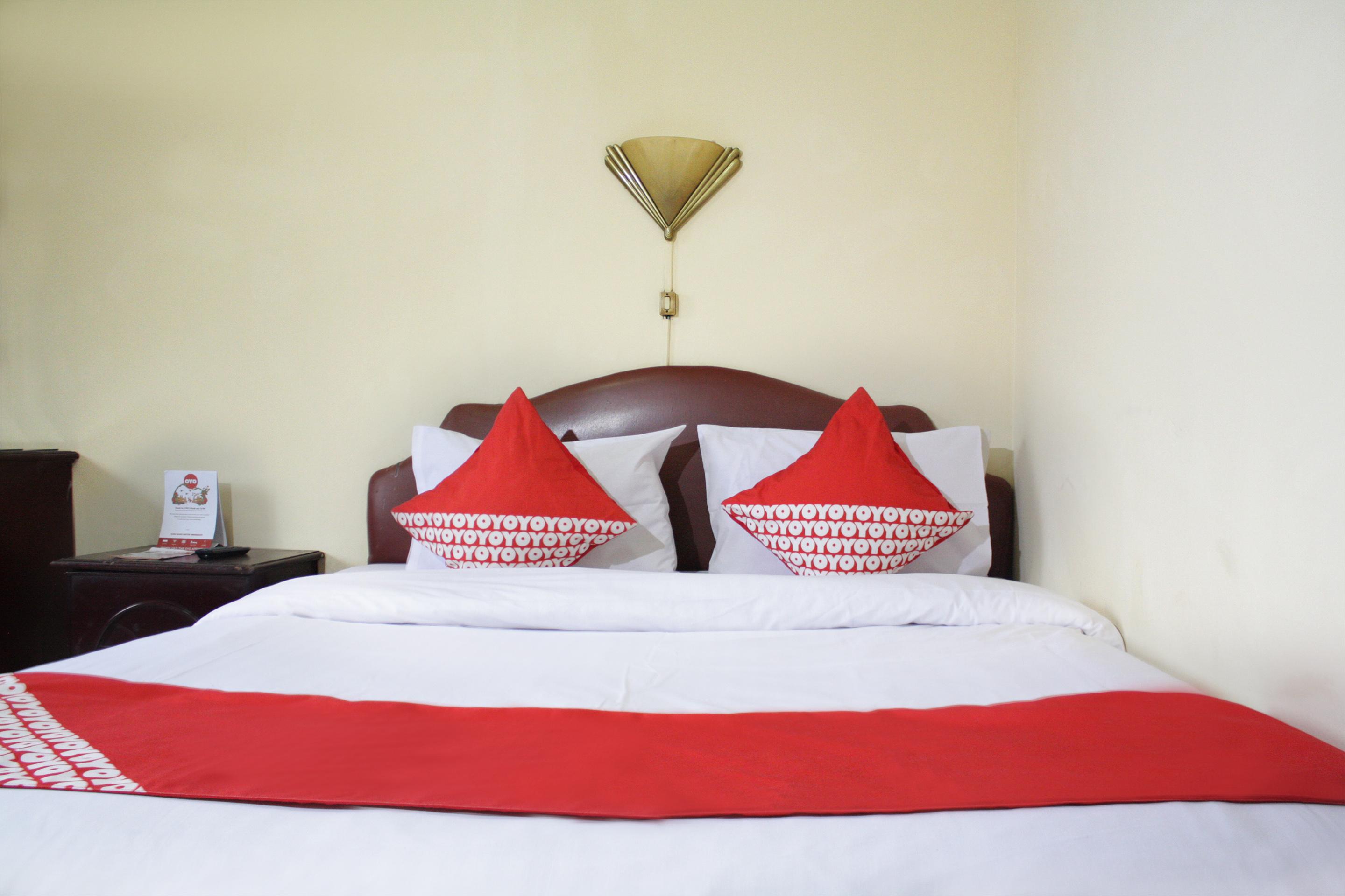 Hotel Vaccinated Staff - Oyo 181 Bintang Jakarta