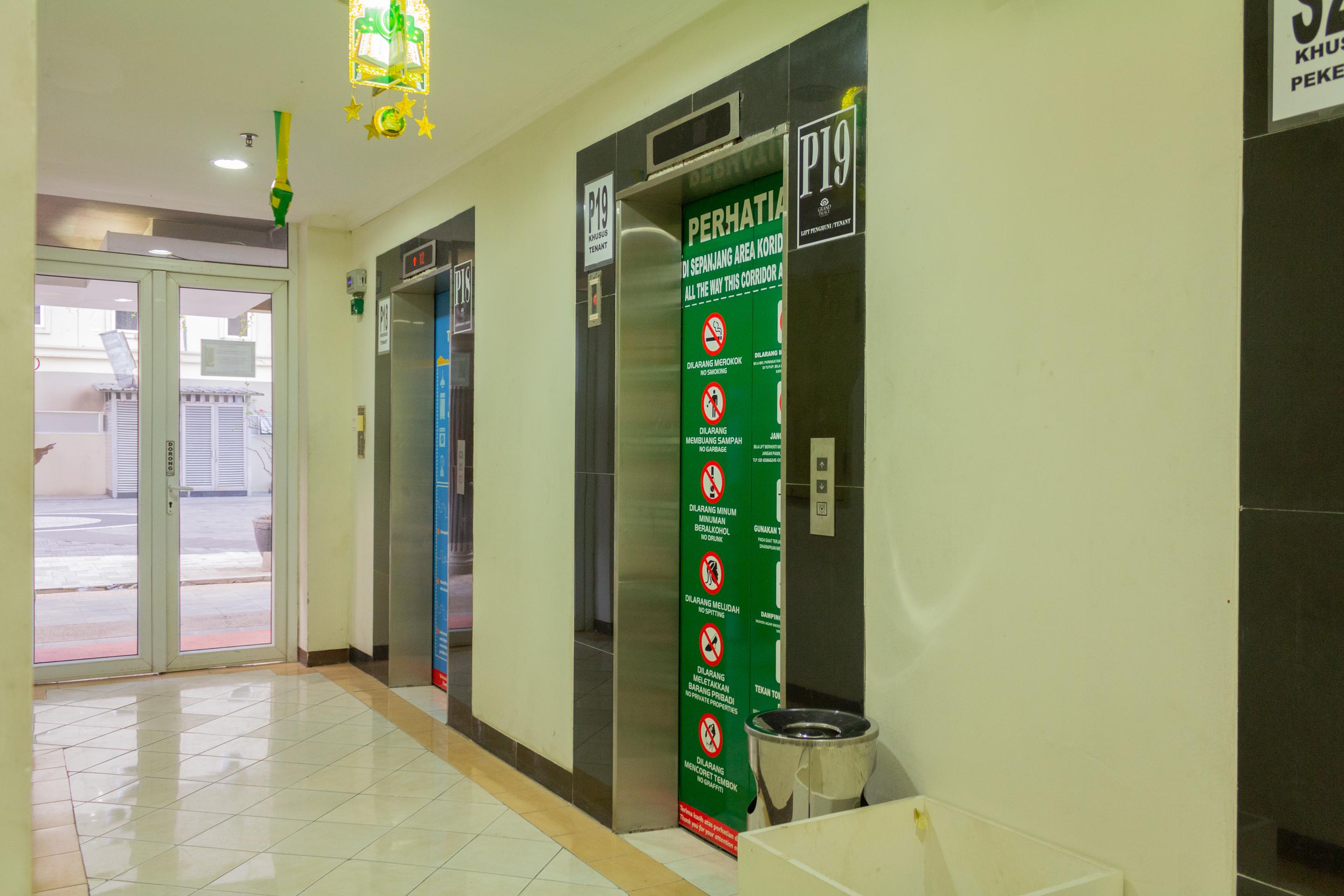 Hotel Collection O 6 Grand Palace Kemayoran 3*