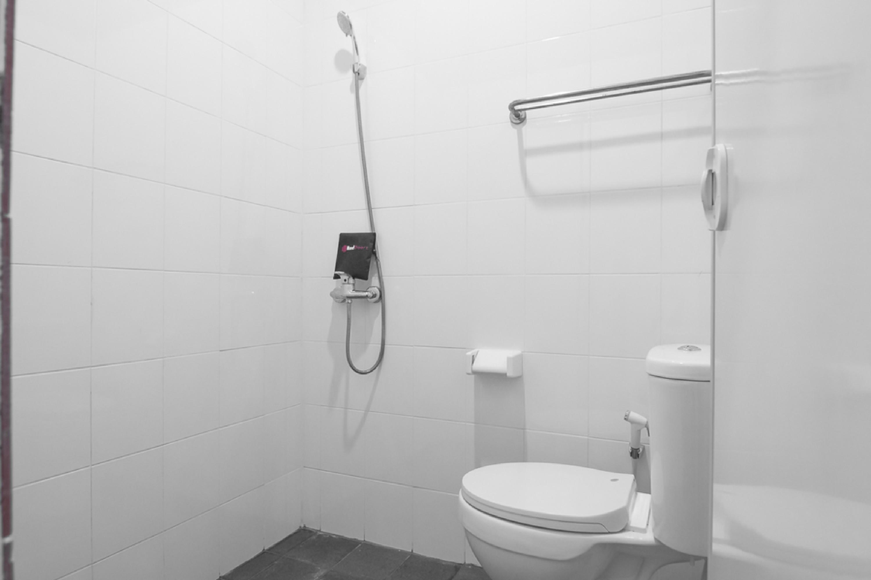 Hotel Reddoorz Near Itc Mangga Dua 2*