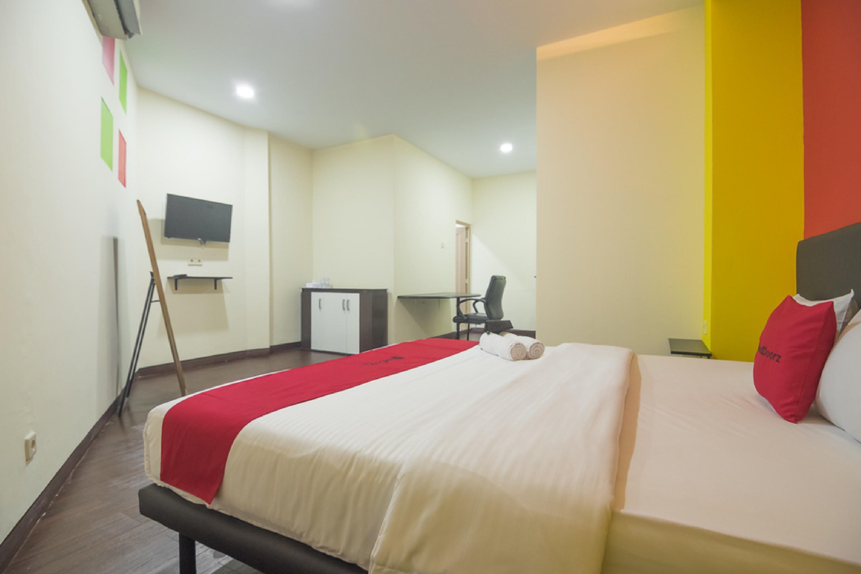 Hotel Reddoorz Near Itc Mangga Dua 2*