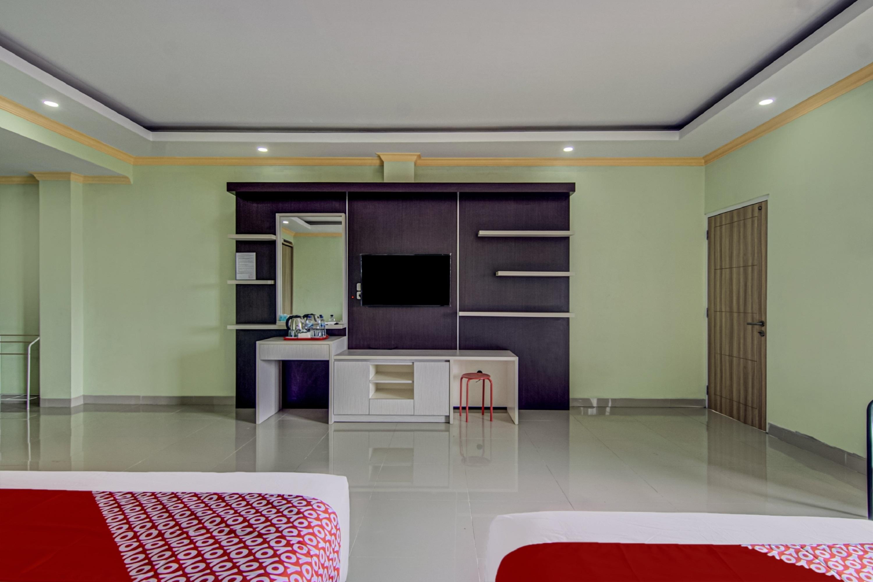 Oyo 3963 Safira Syariah Hotel Jacarta