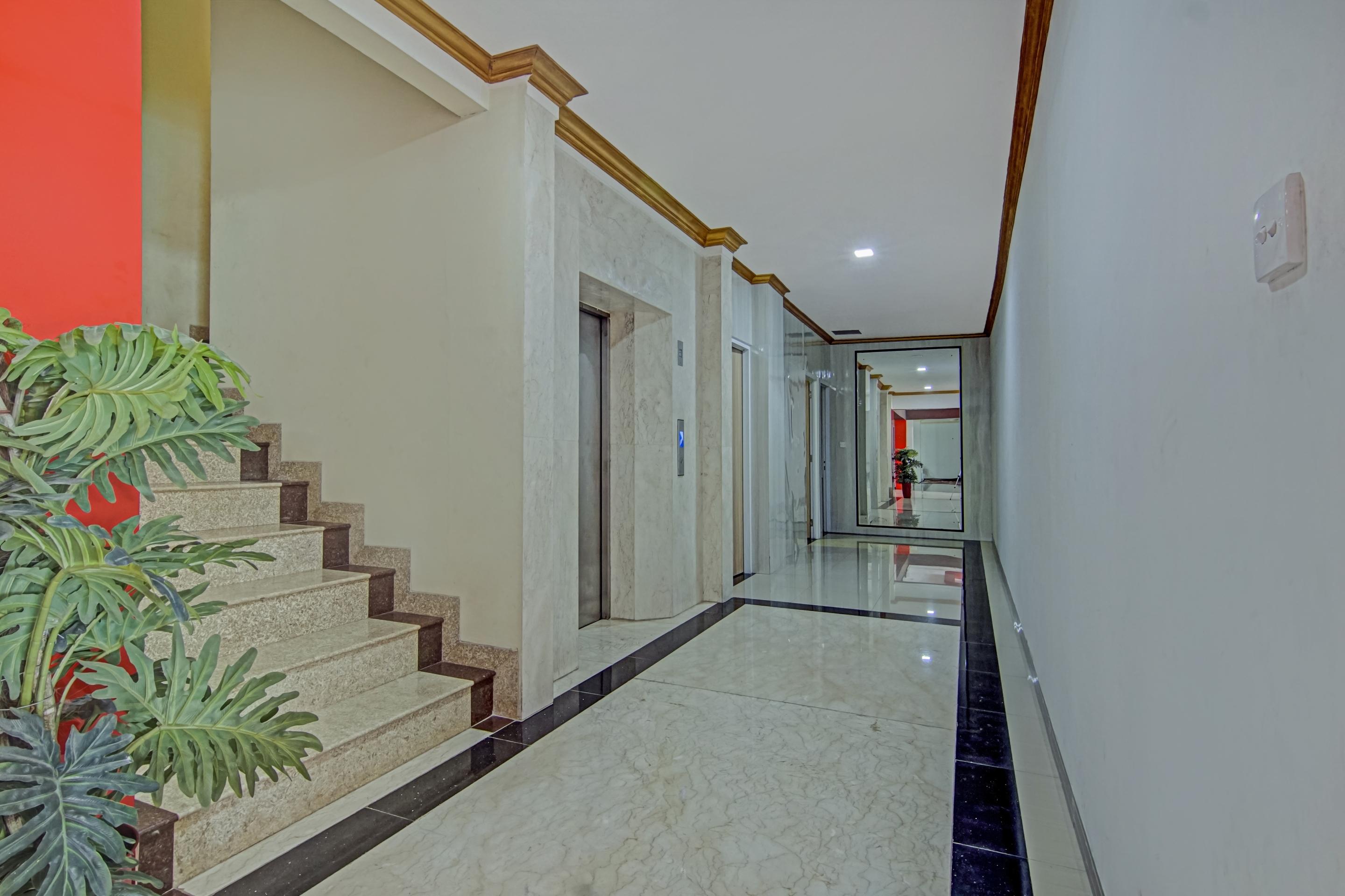 Oyo 3963 Safira Syariah Hotel Jacarta