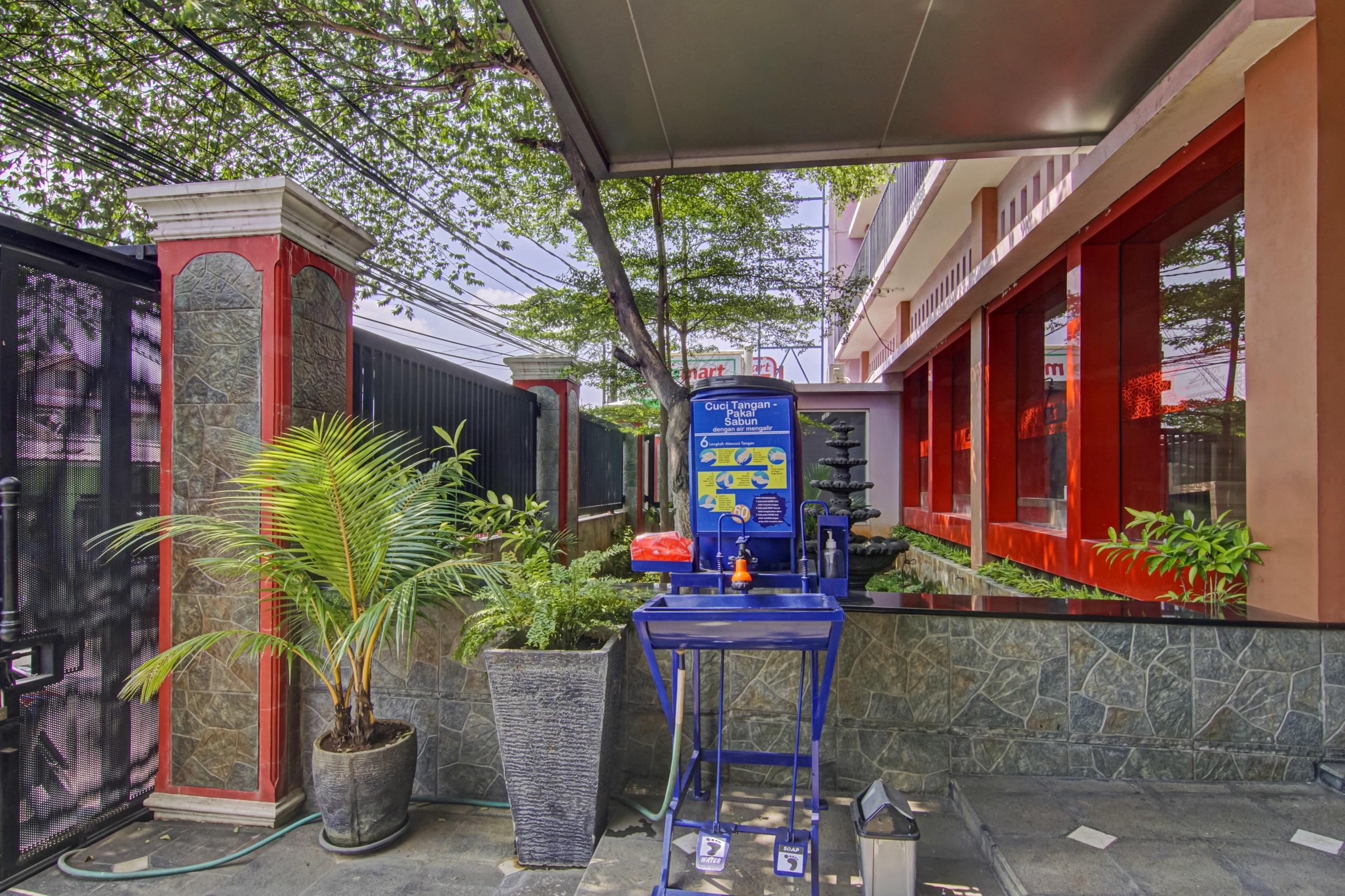 Oyo 3963 Safira Syariah Hotel