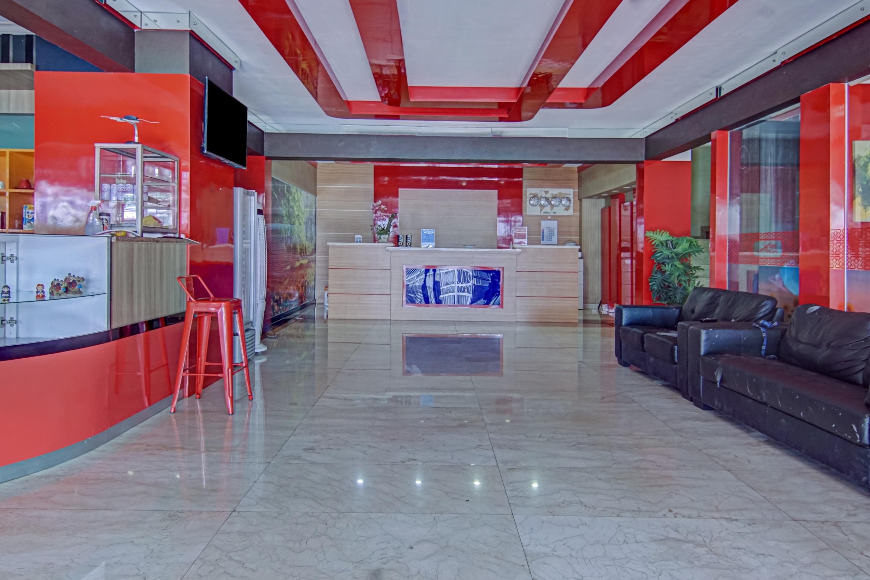 Oyo 3963 Safira Syariah Hotel 2*