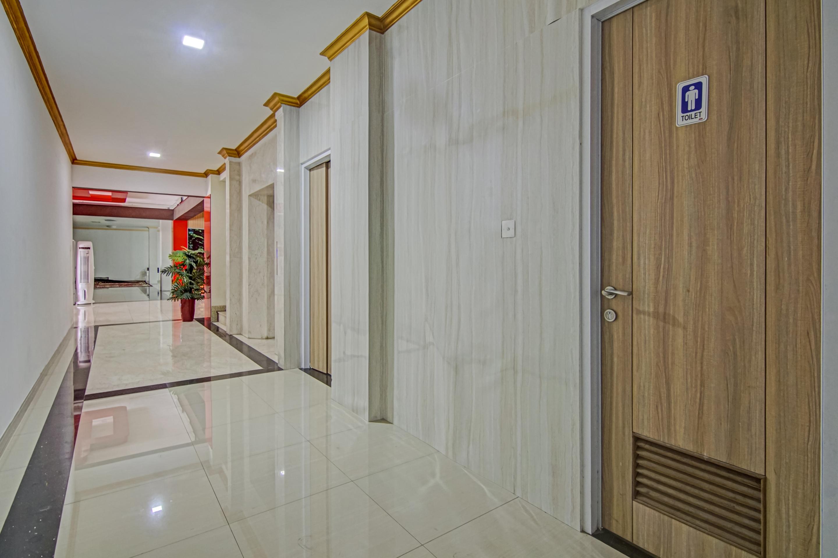 Oyo 3963 Safira Syariah 2*