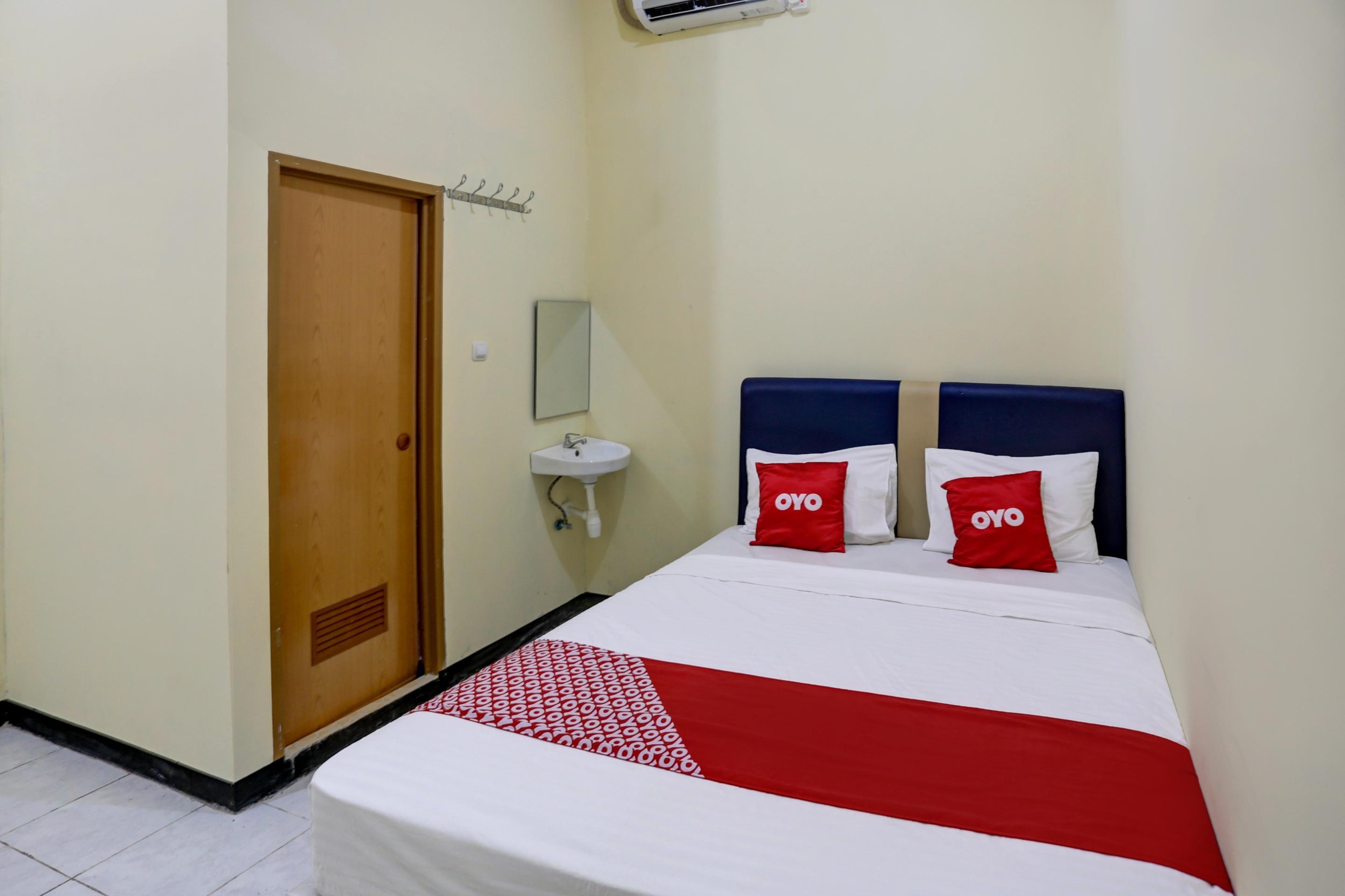 Hotel Reddoorz Near Kelapa Gading 2*