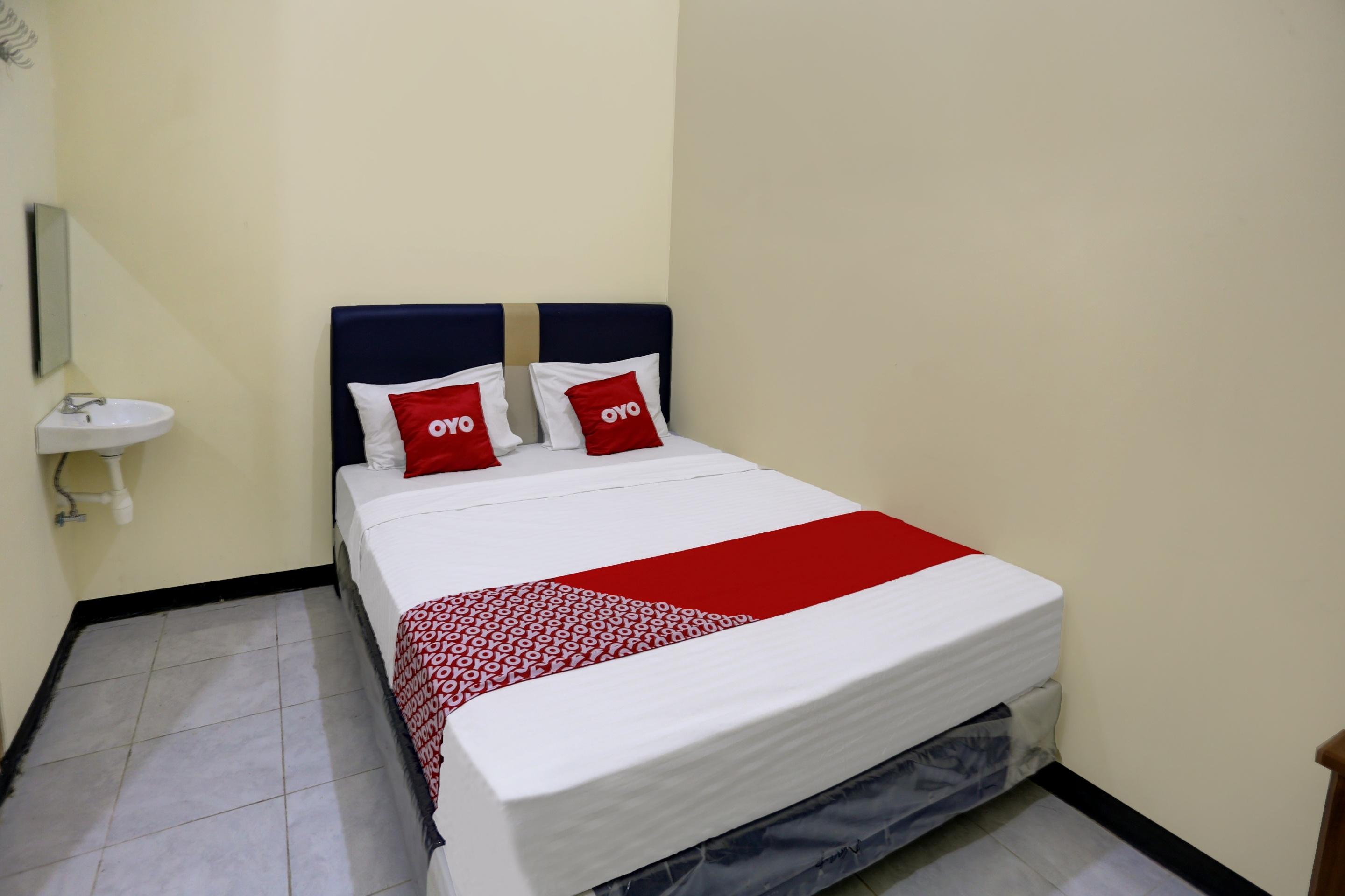 Hotel Reddoorz Near Kelapa Gading 2*