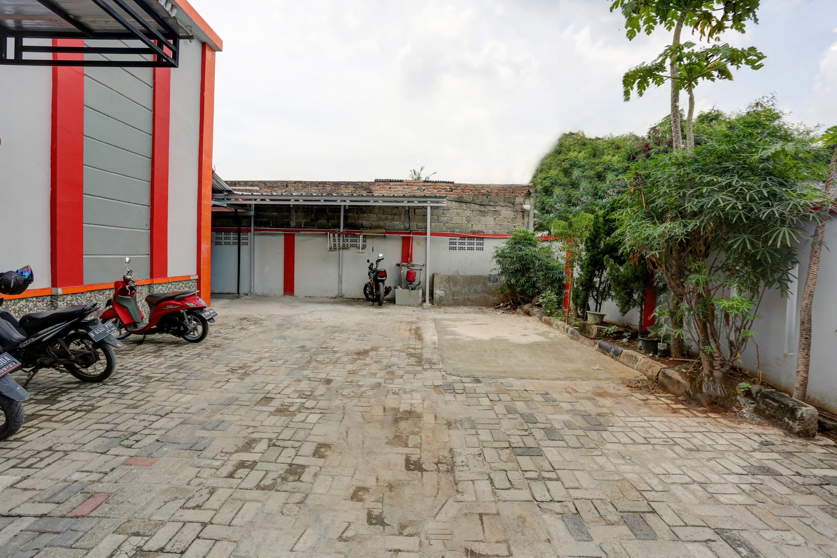 Reddoorz Near Kelapa Gading Jakarta