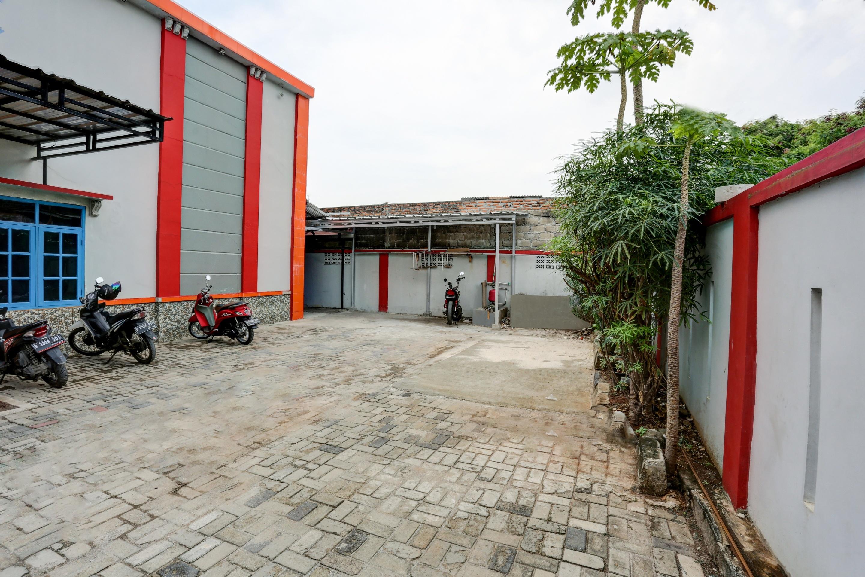 Hotel Reddoorz Near Kelapa Gading Jakarta
