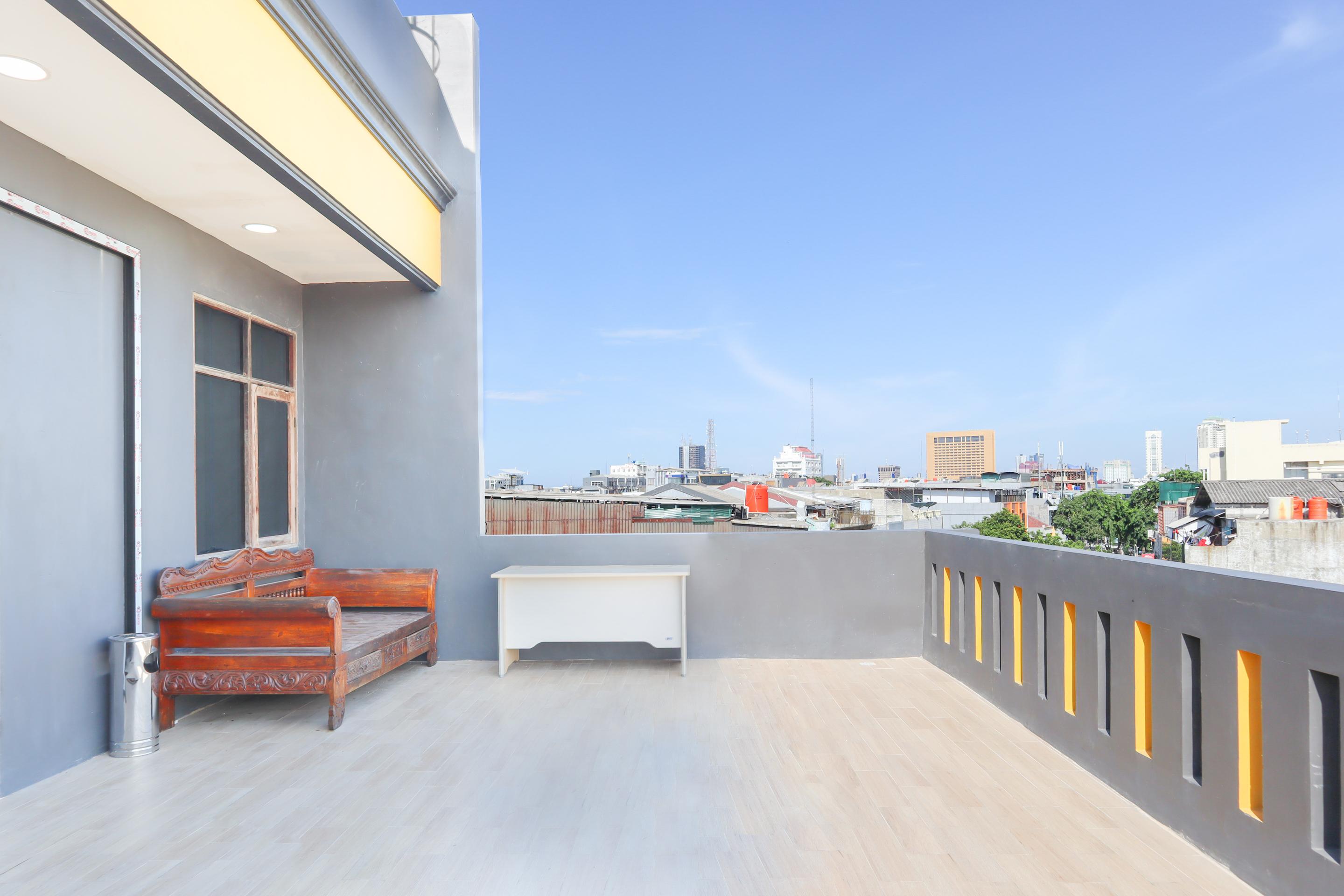 Hotel Oyo 2308 Seven Season Jacarta