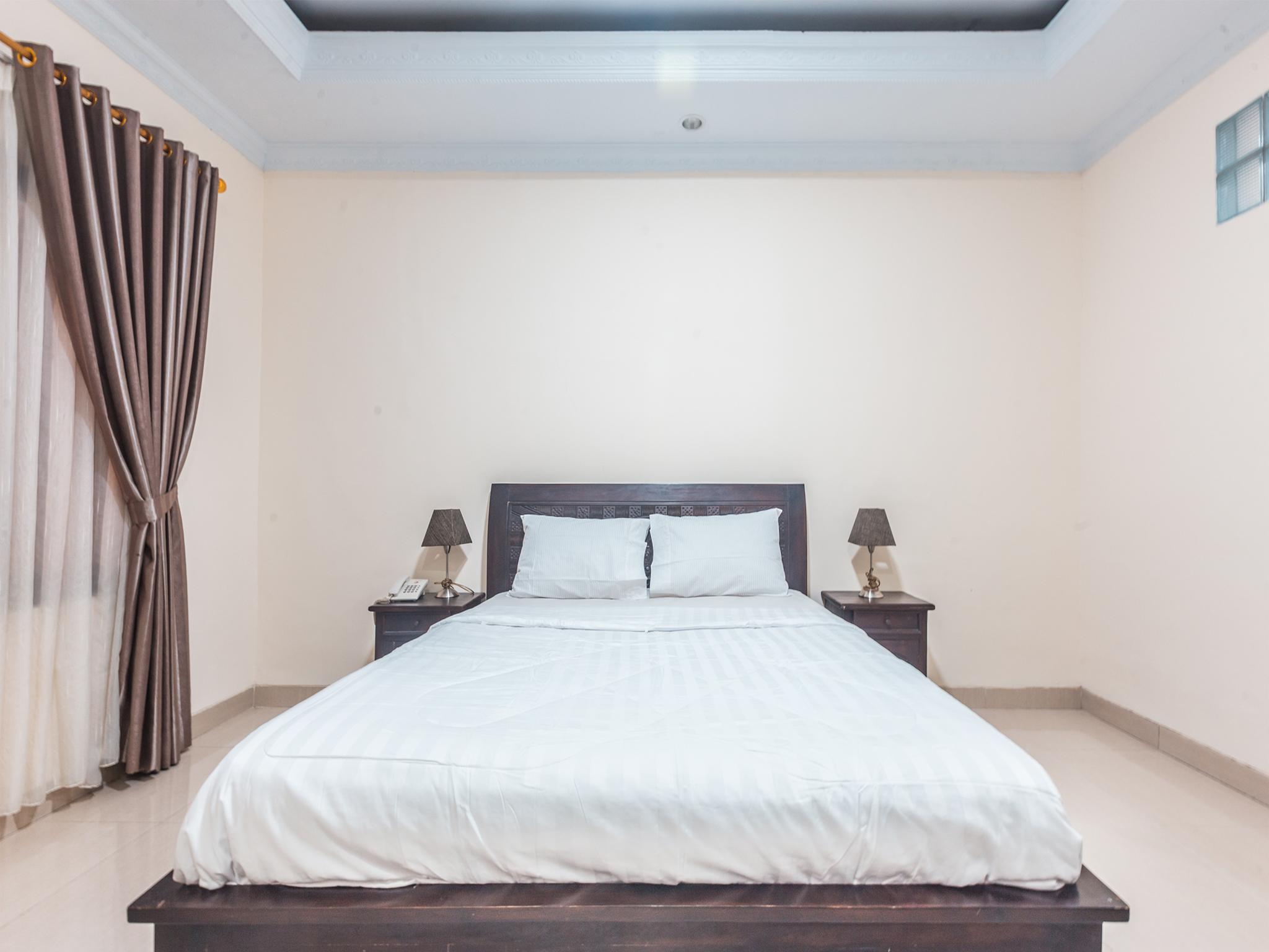 Oyo 1667 Lux Barkah Jakarta