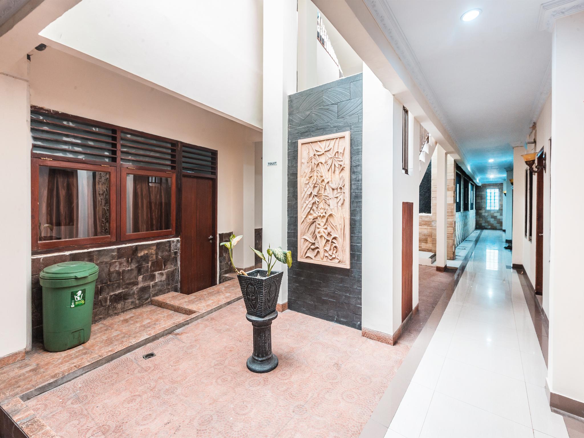 Hotel Oyo 1667 Lux Barkah