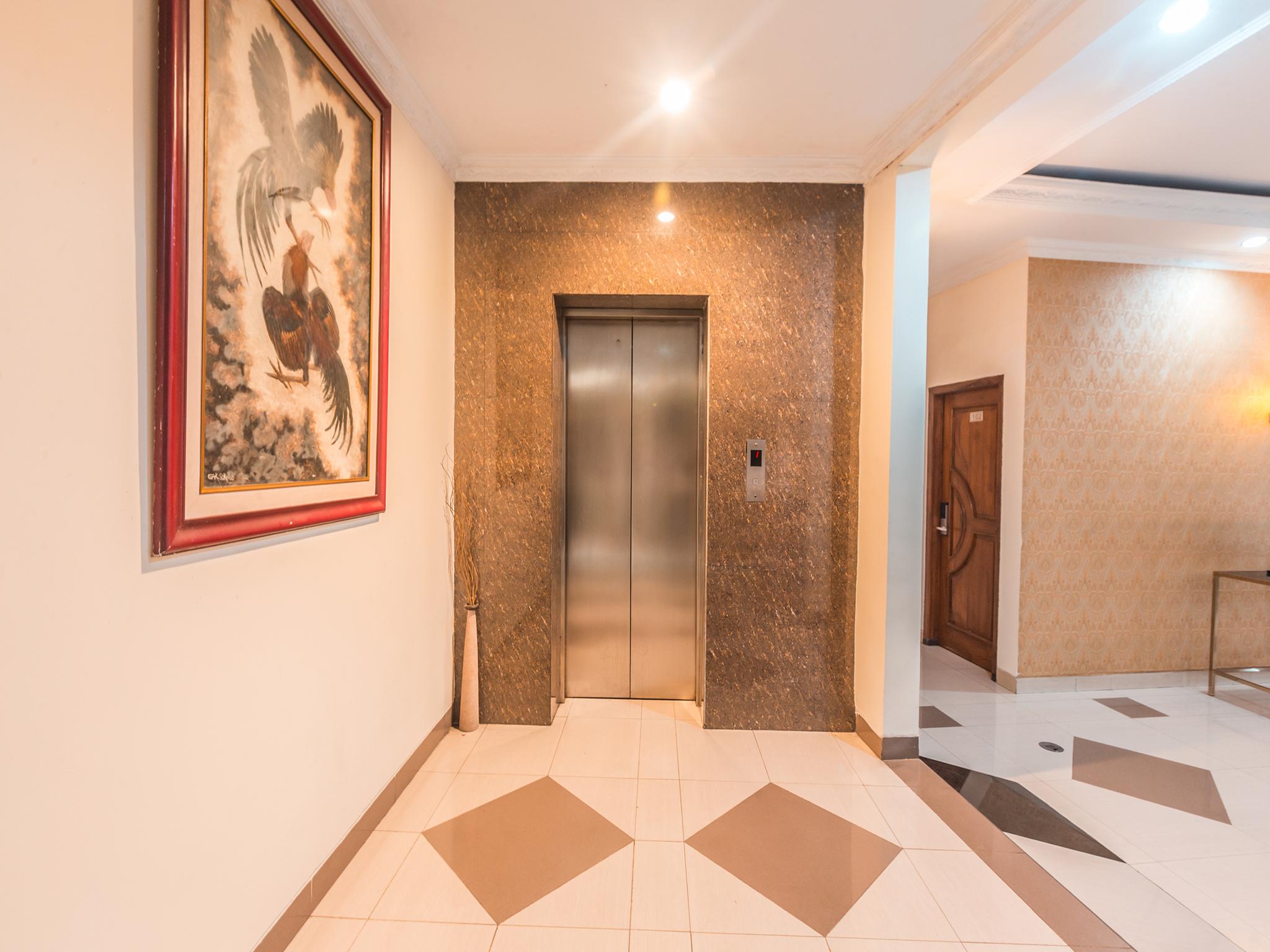 Oyo 1667 Lux Barkah Hotel