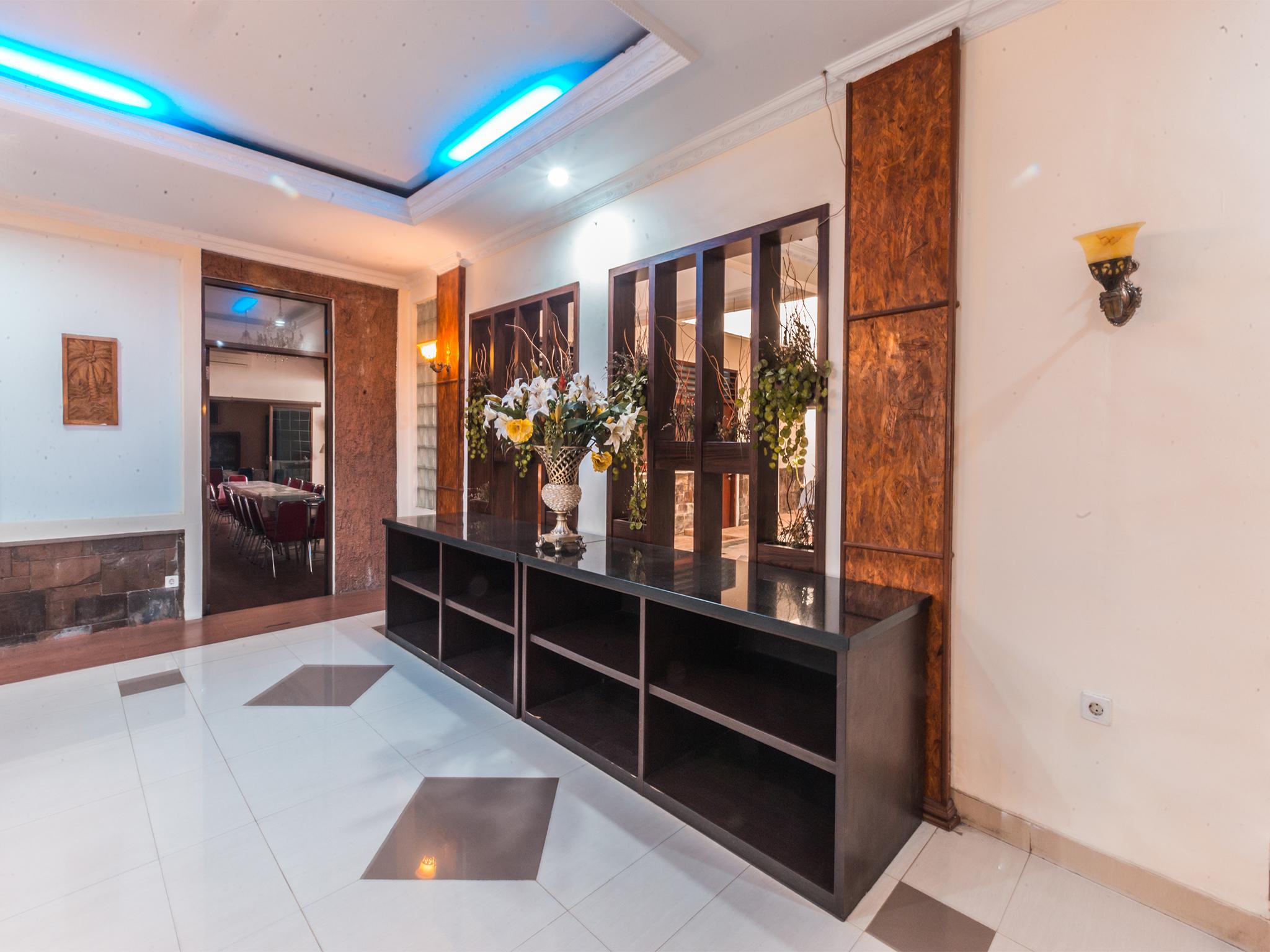 Oyo 1667 Lux Barkah
