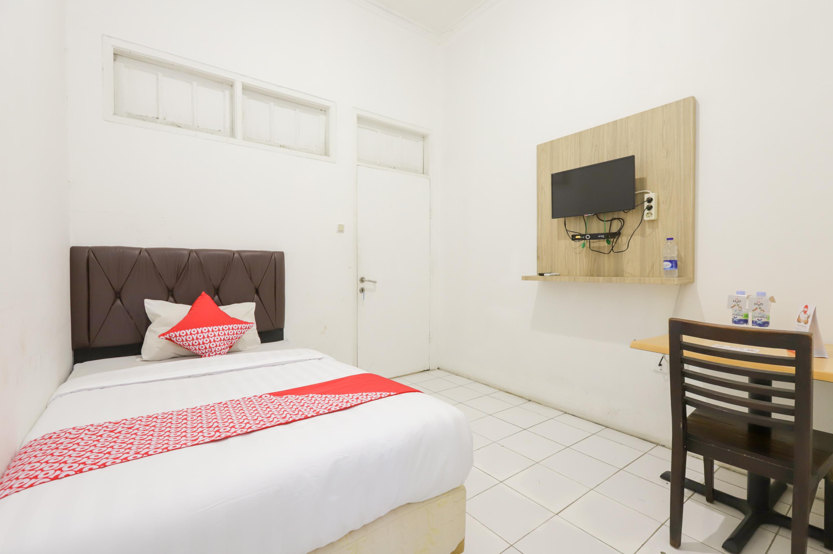 Hotel Oyo 1111 Passer Baroe 2*