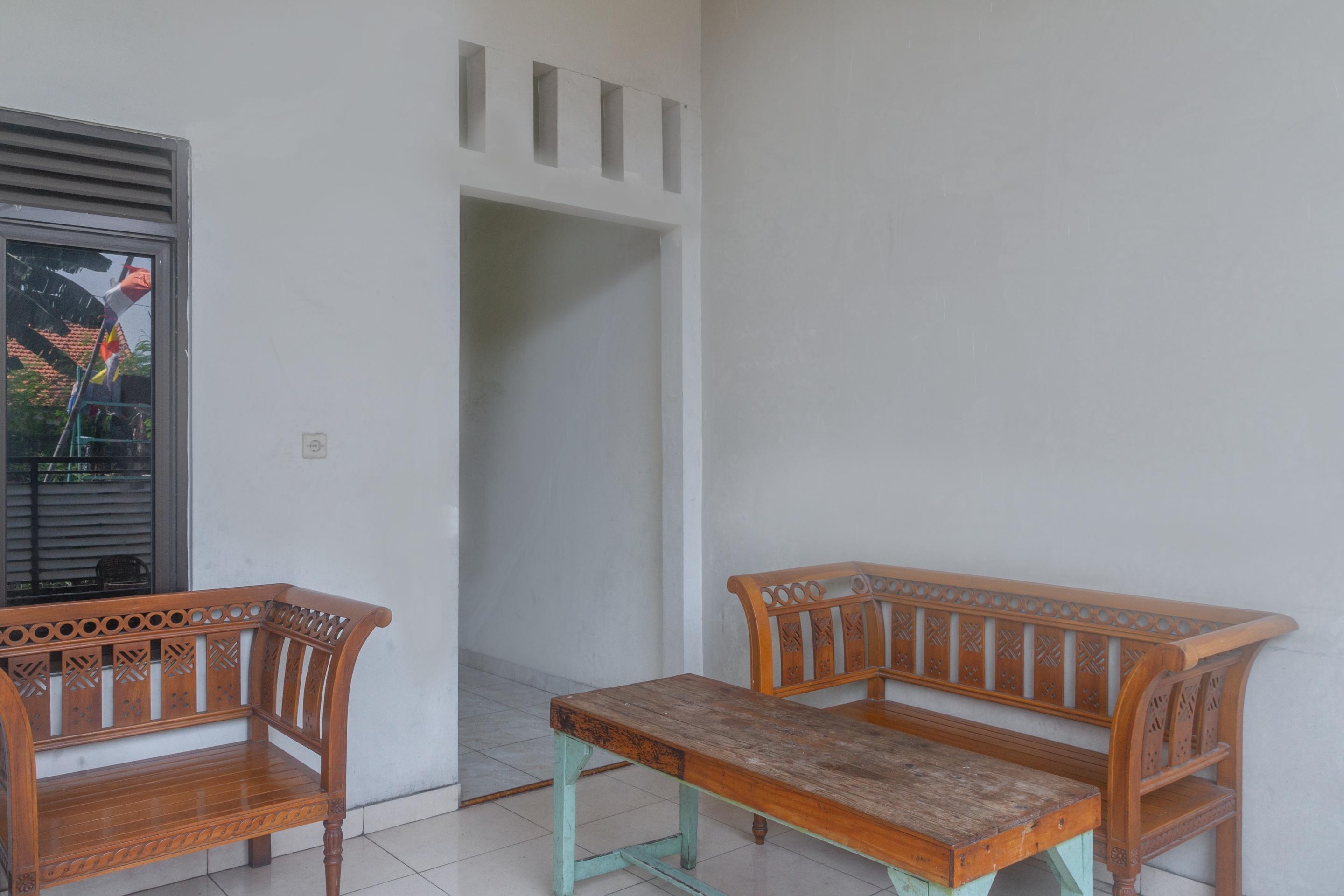 Spot On 3155 Banyu Biru Syariah Hotel