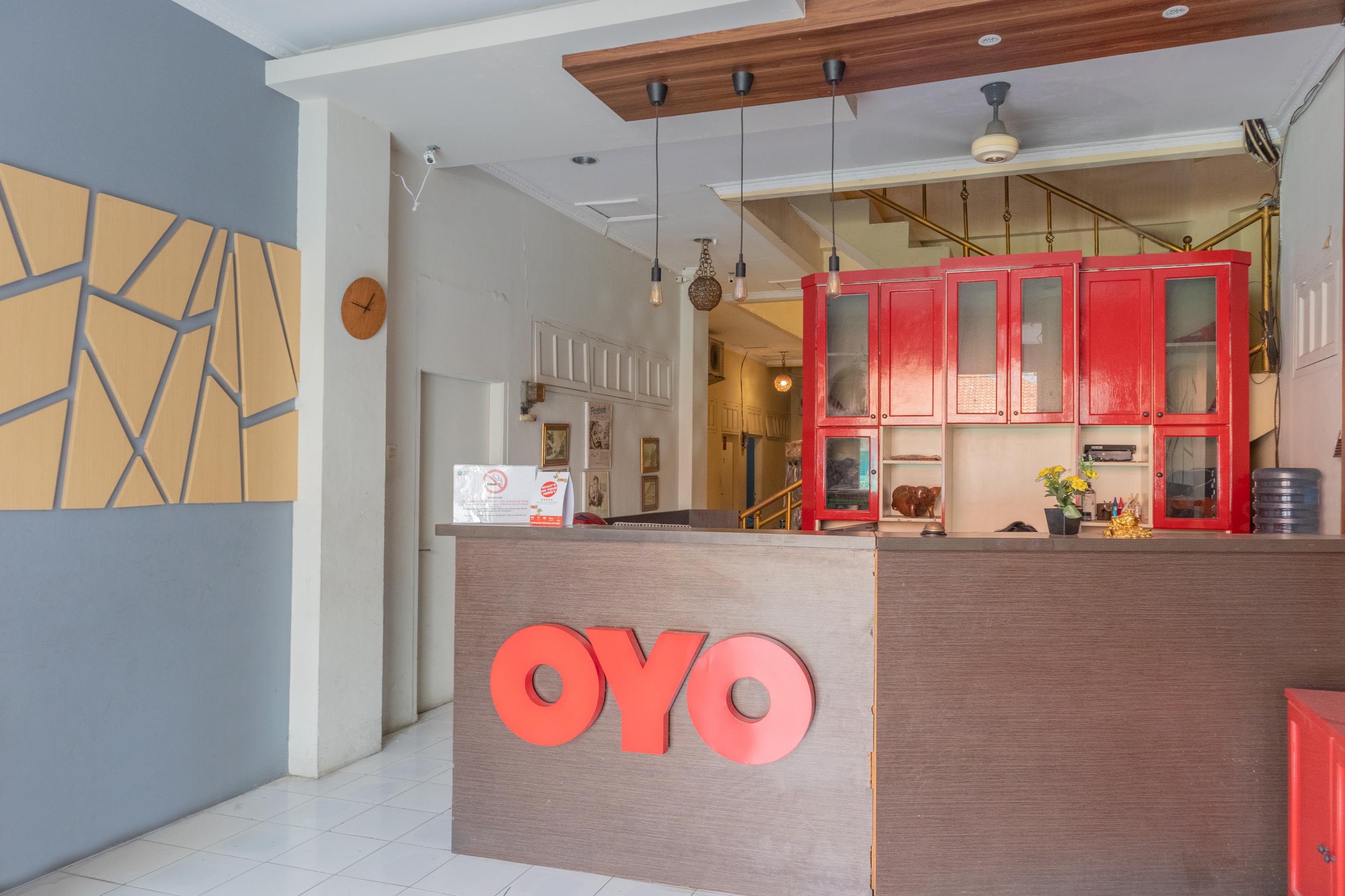 Oyo 1111 Passer Baroe Hotel