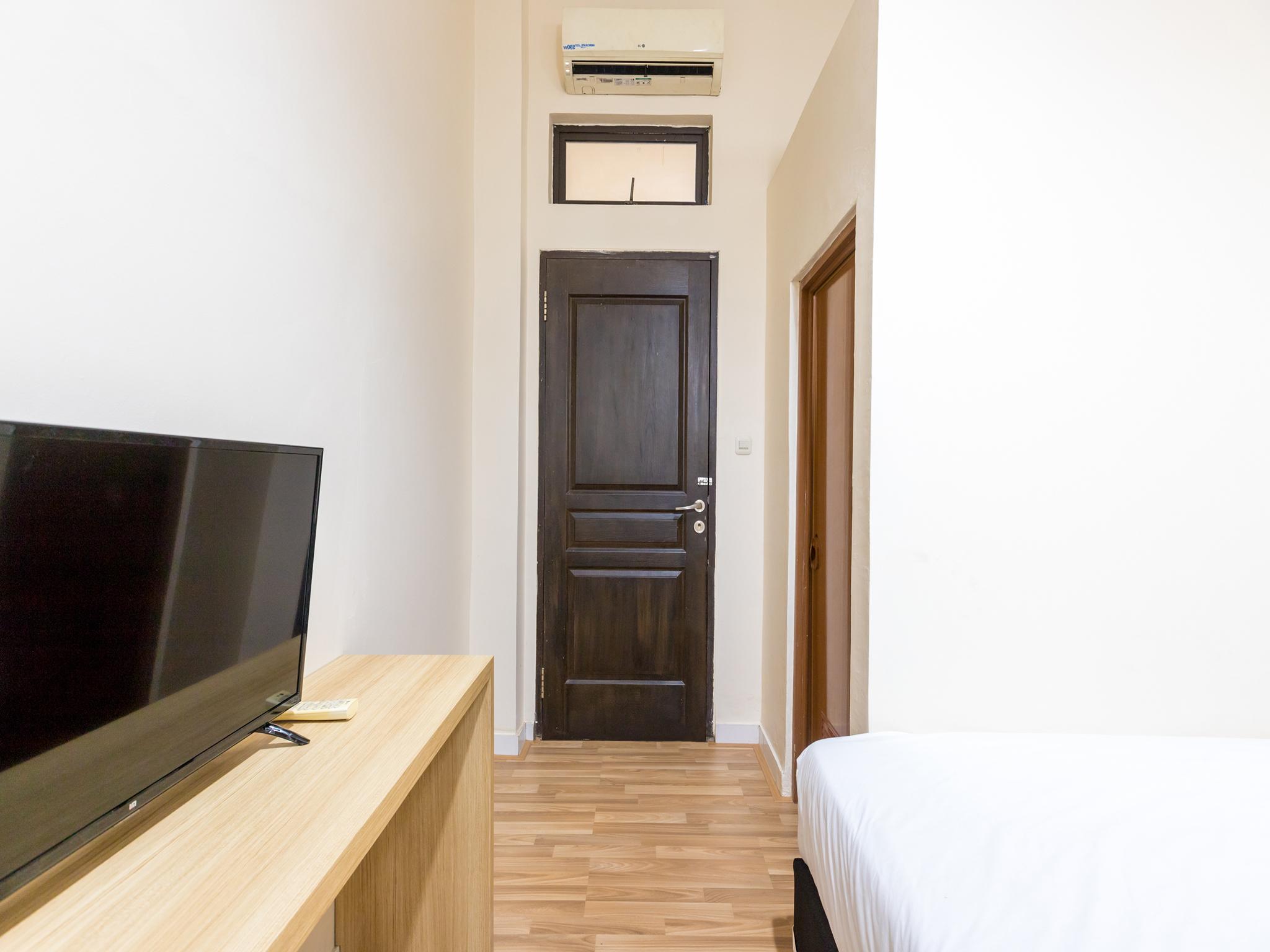 Hotel Urbanview 446 Tanjung Duren 3*