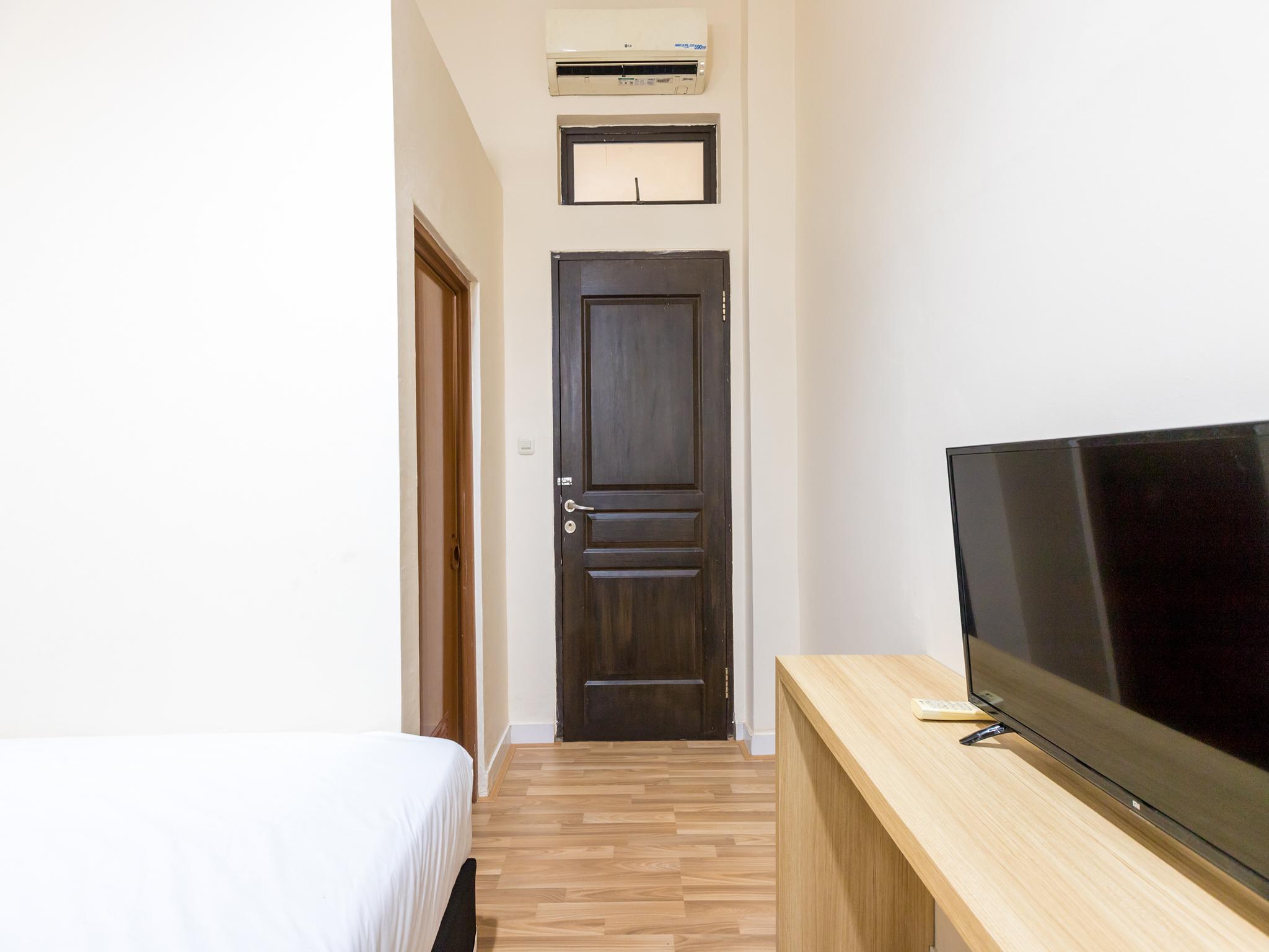 Urbanview 446 Tanjung Duren Hotel
