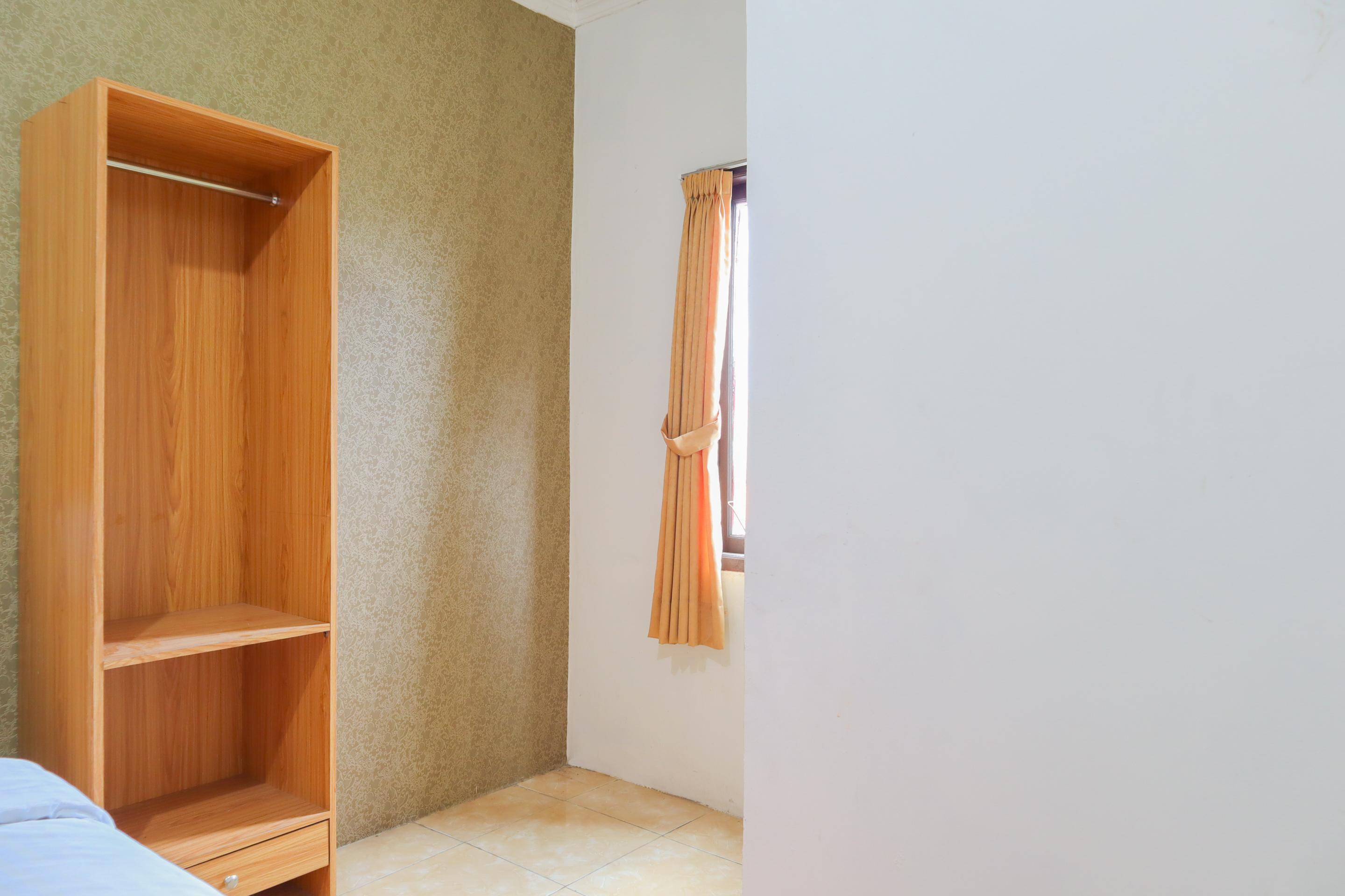 Khách sạn Oyo 2547 Assirot 2*
