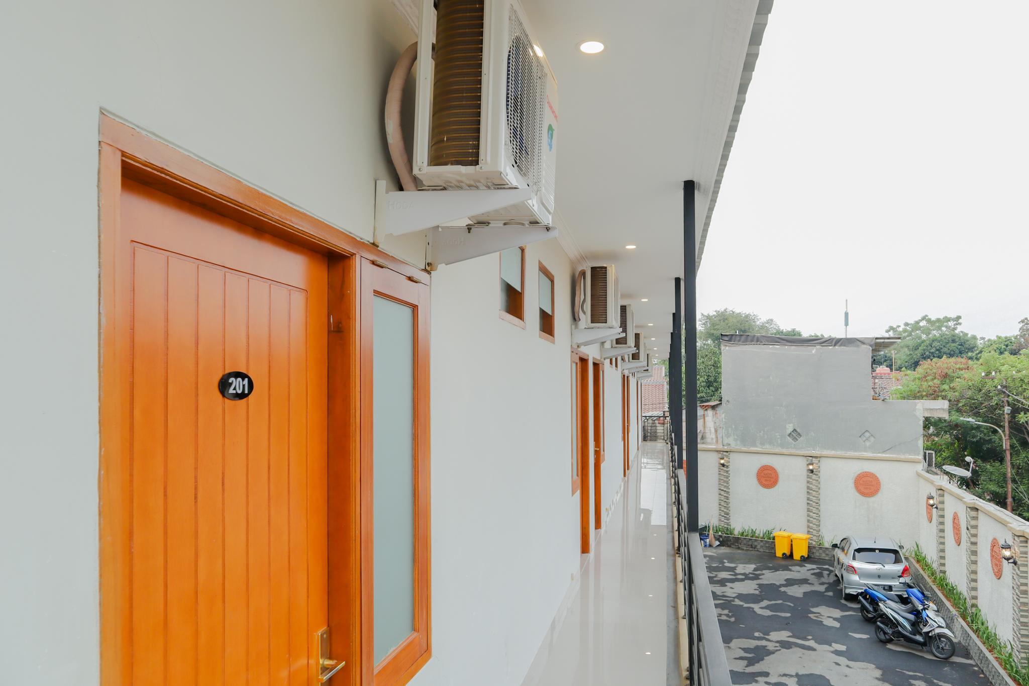 Hotel Dpaseban Mitra Reddoorz