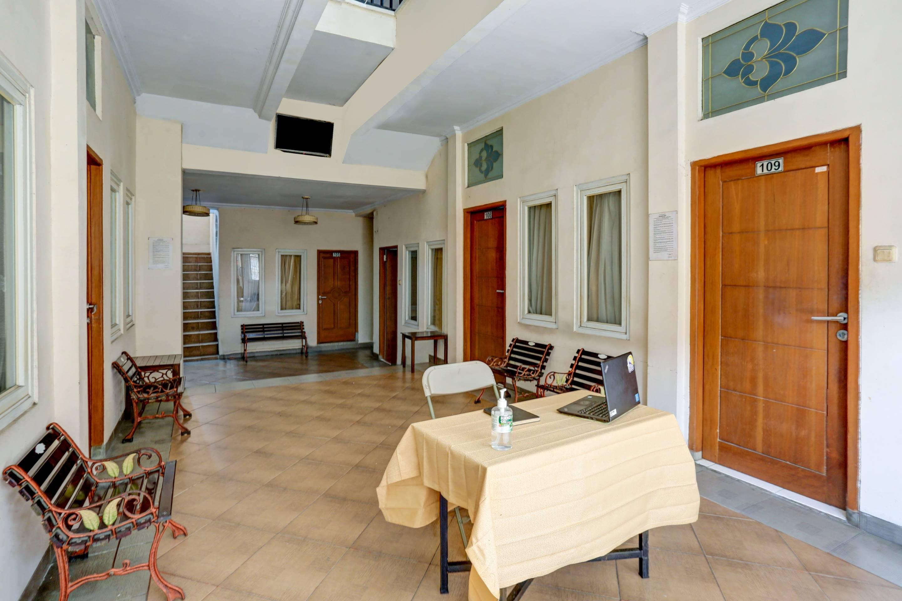Oyo 90068 Exclusive Barkah Syariah 2* Jakarta