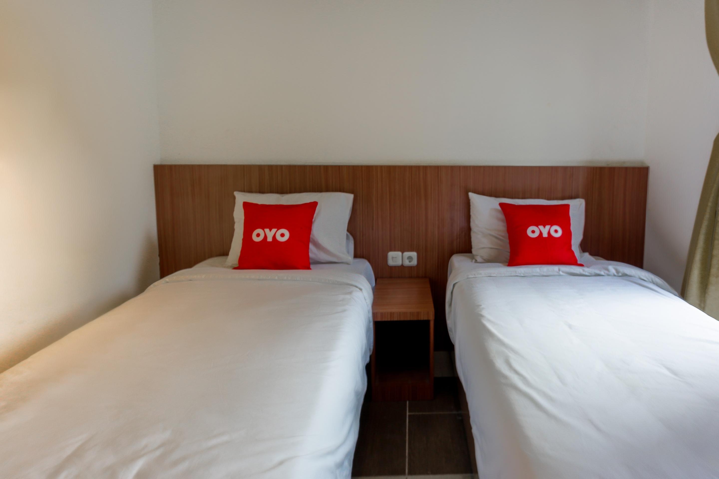Super Oyo 3109 Point Hotel