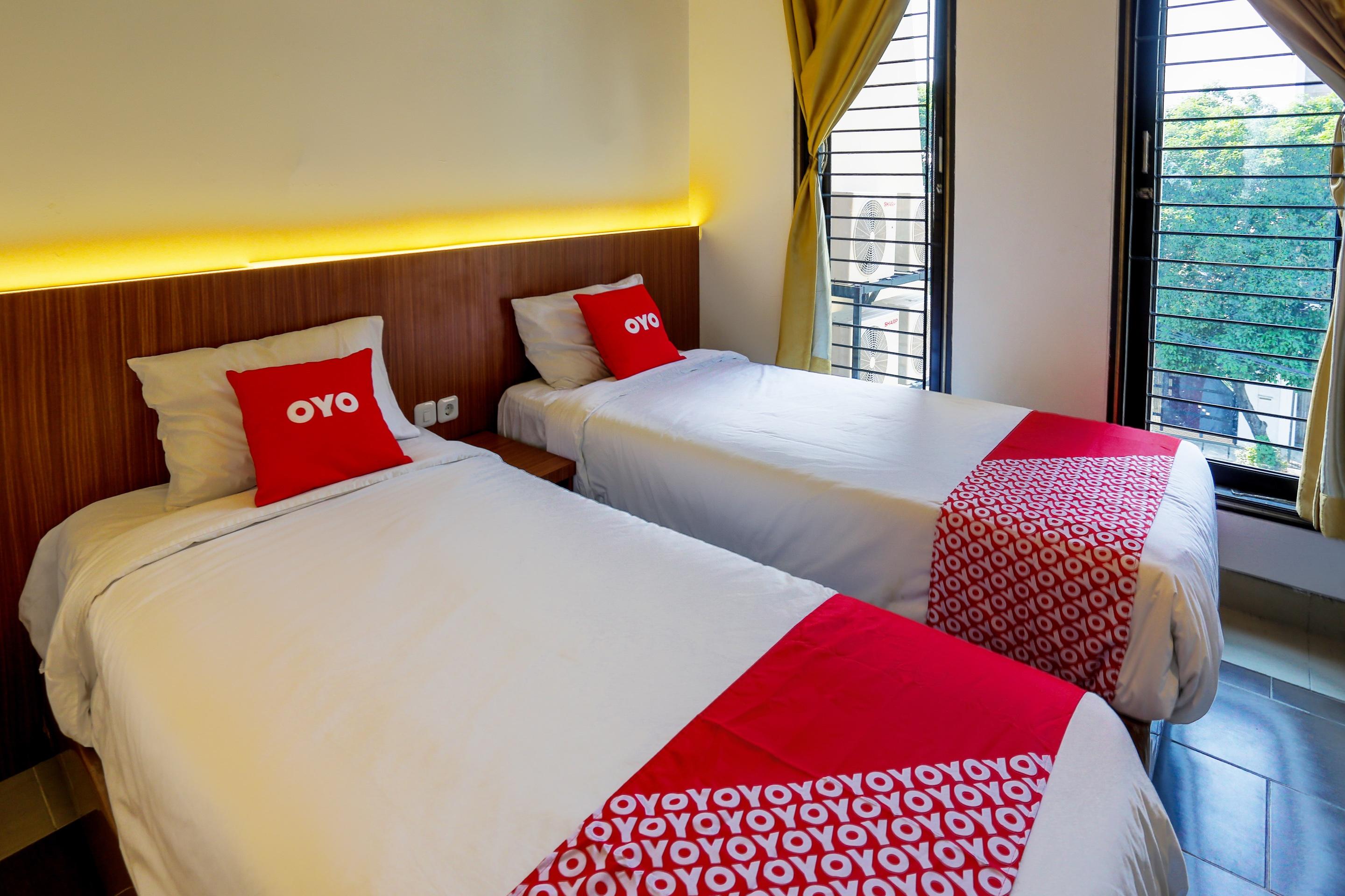 Super Oyo 3109 Point Hotel