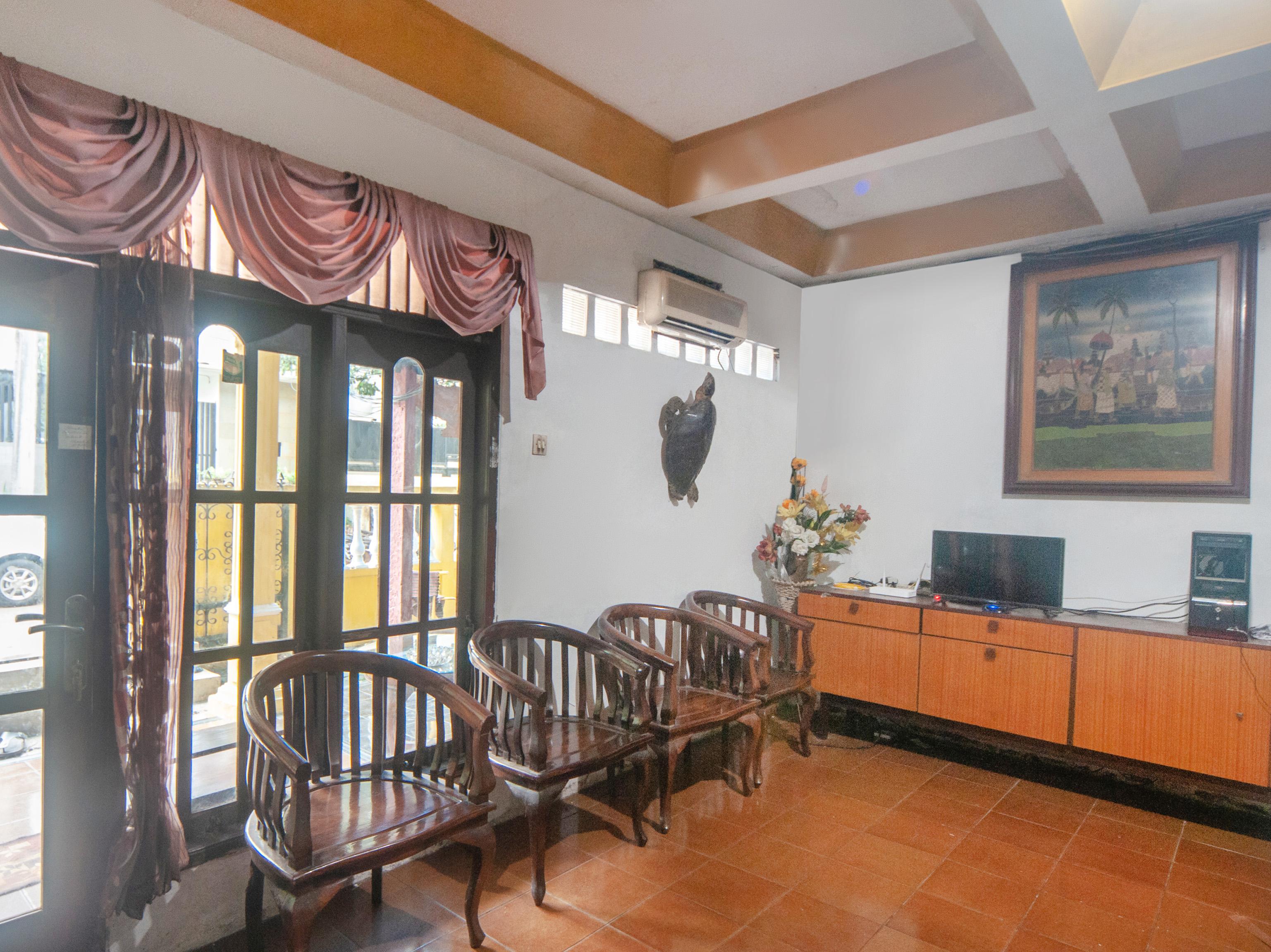 Oyo 2256 Danysa Hotel Jakarta