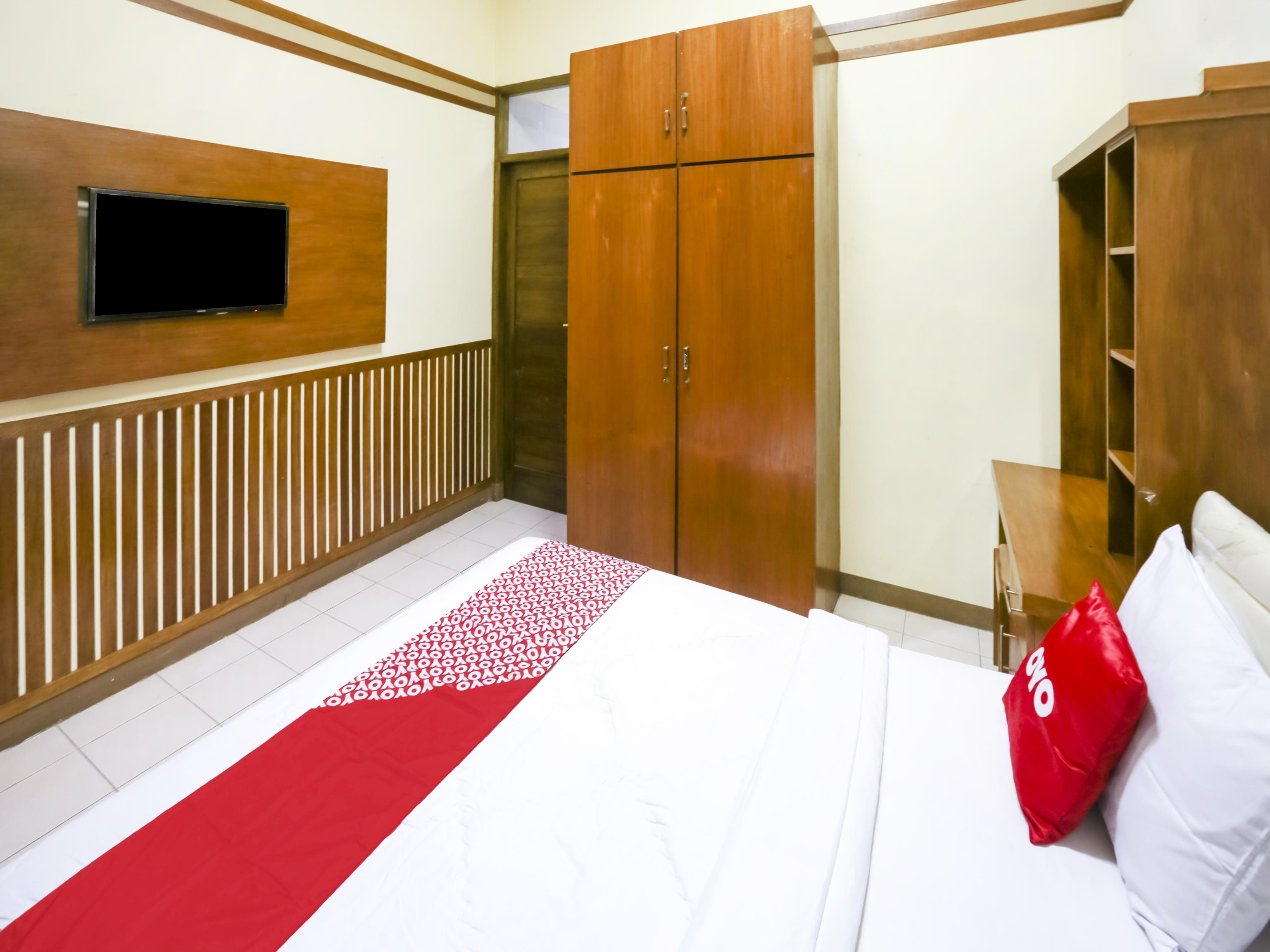 Oyo 90066 Tobana Pejaten House Hotel