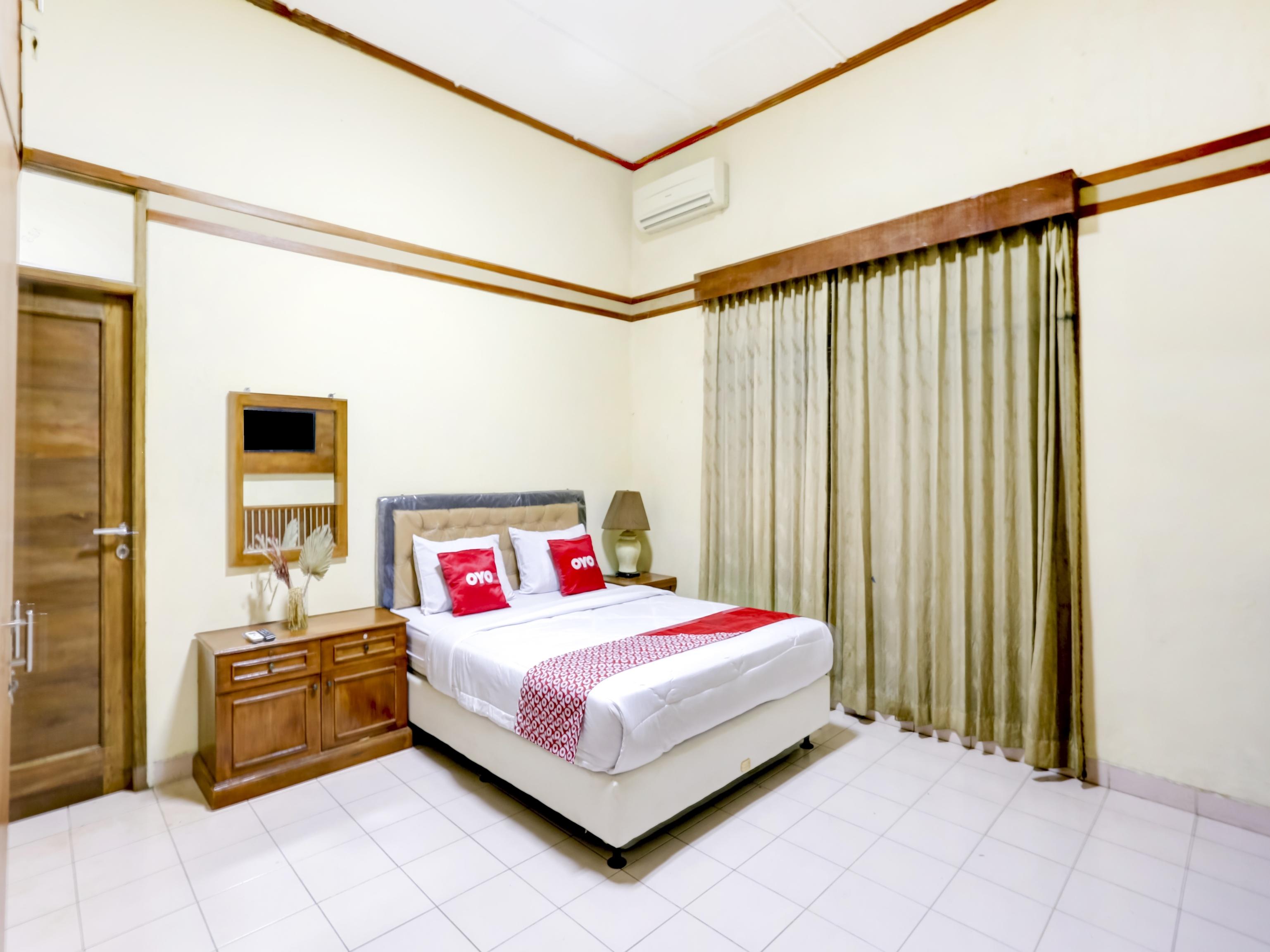 Oyo 90066 Tobana Pejaten House Hotel