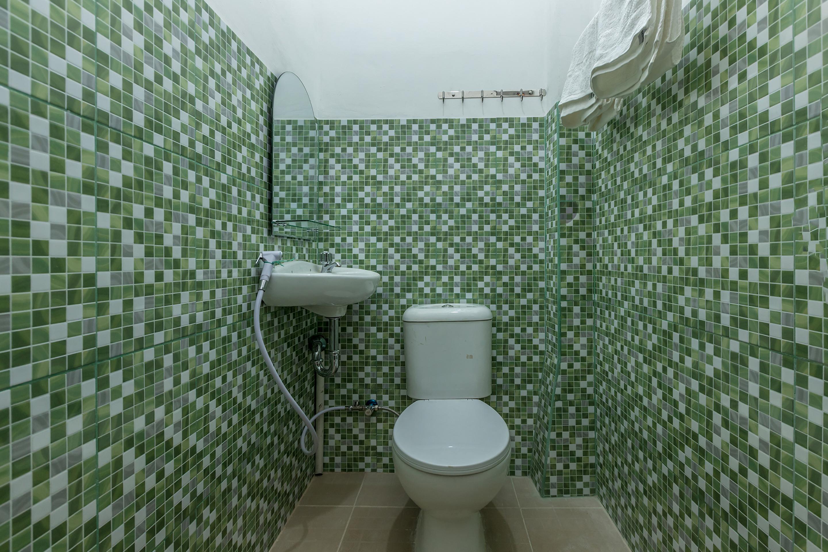 Super Oyo 1487 Khoe Hotel