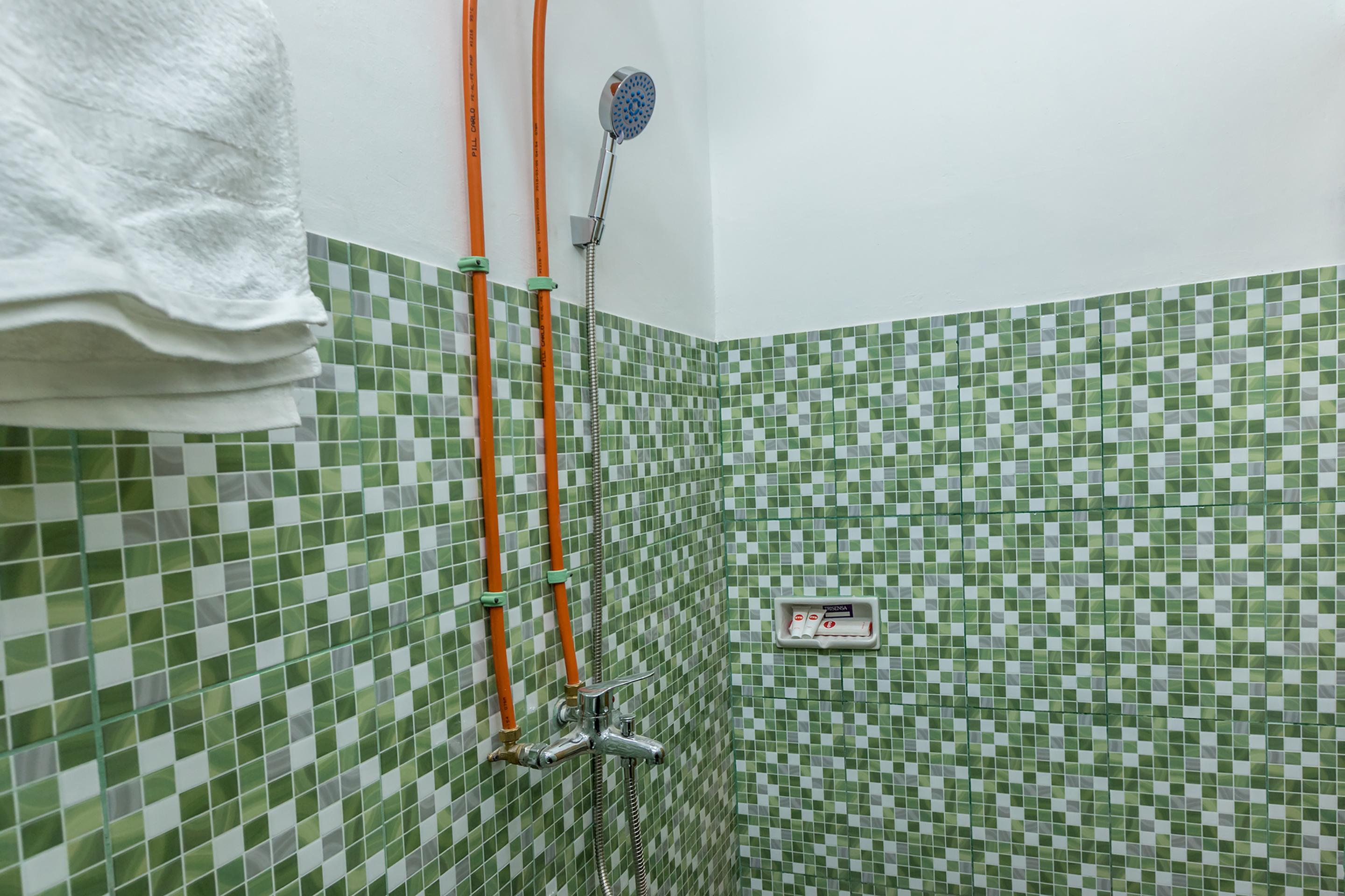 Hotel Super Oyo 1487 Khoe 2*